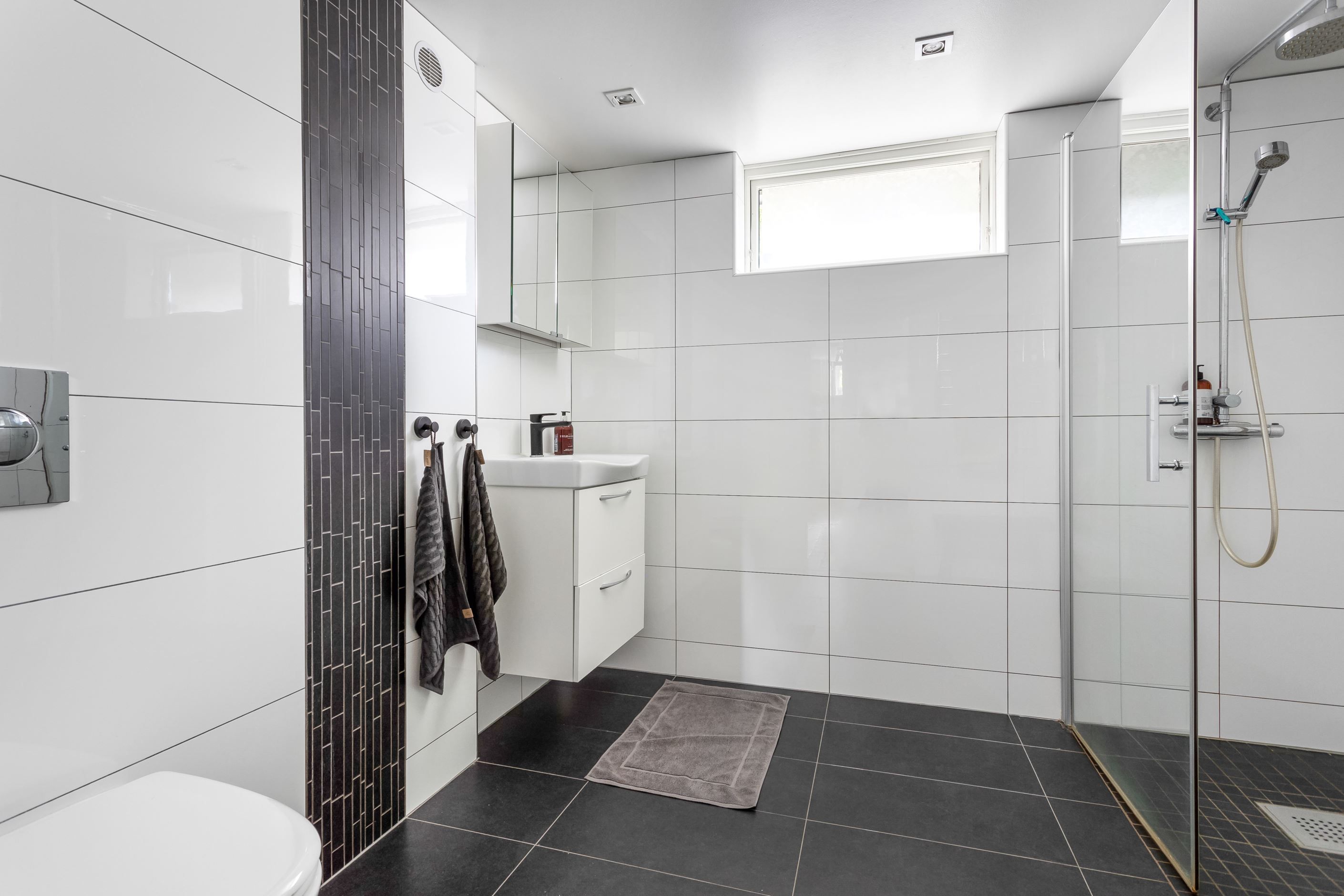 Ordentligt badrum i källaren