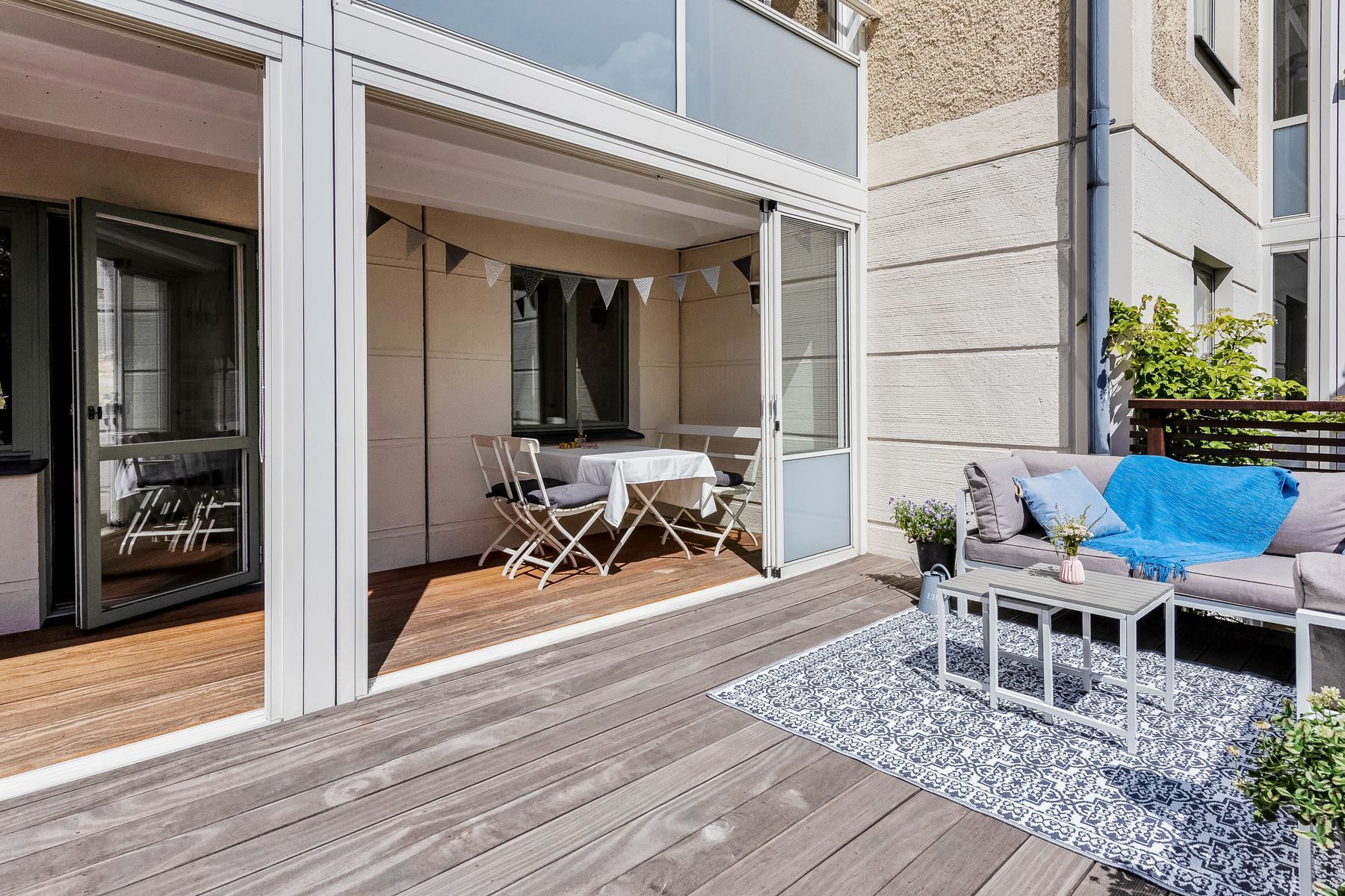 Inglasad balkong som blir ett extra rum även under det mörka halvåret