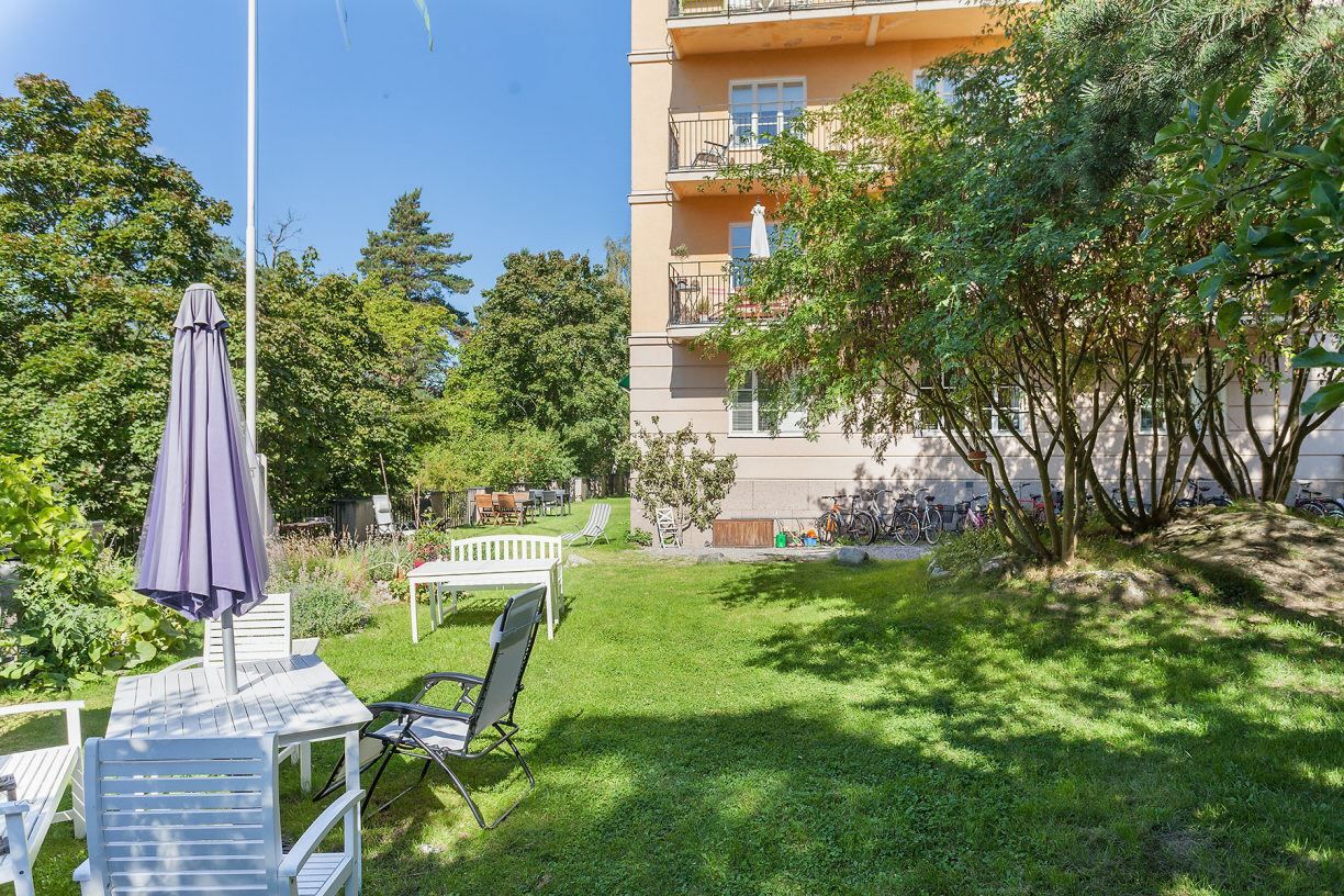 Gemensam trädgård med chans till sol