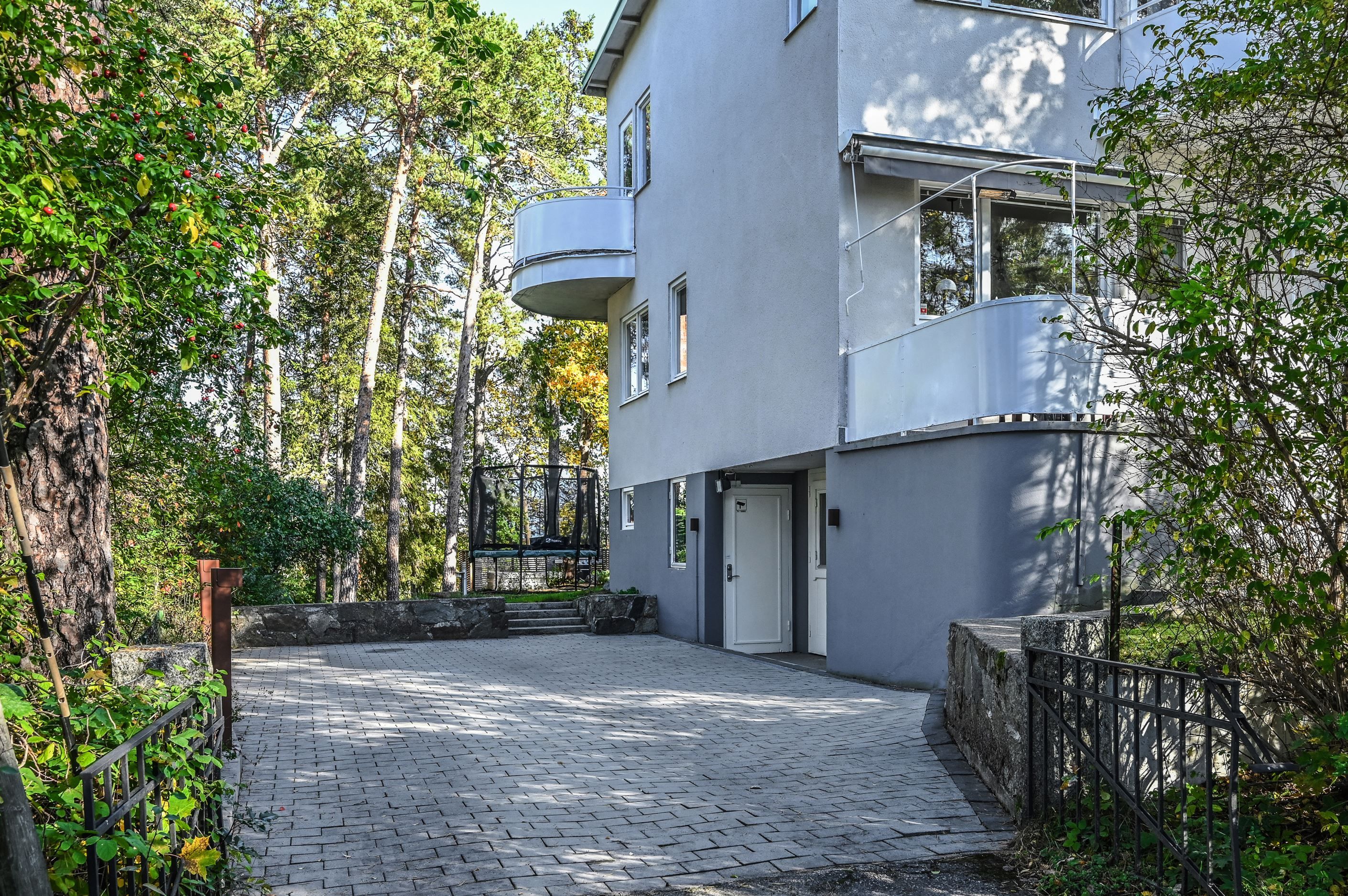 Groventré till souterrängplan