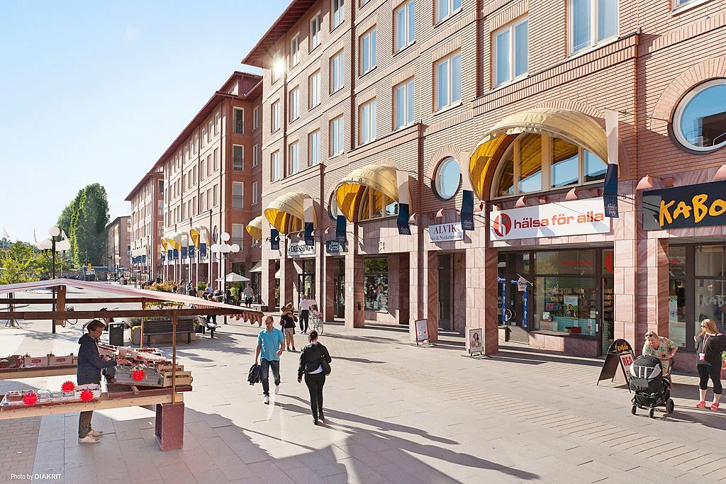 Alviks torg inom 2-3 minuters promenad