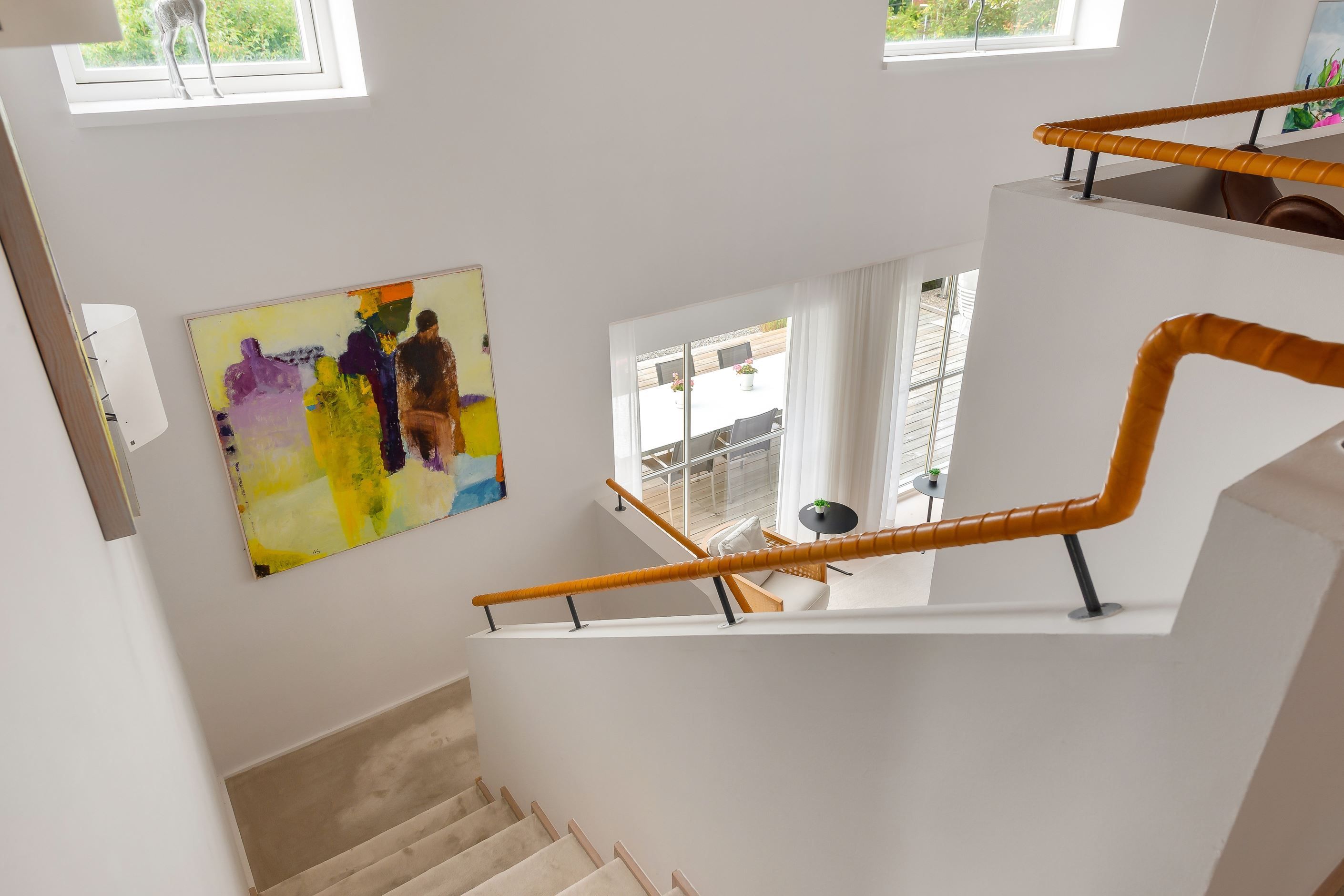 Luftigt trapphus mot övre plan