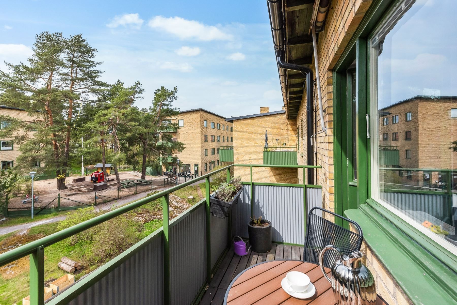 Fritt läge med sol från lunch och framåt