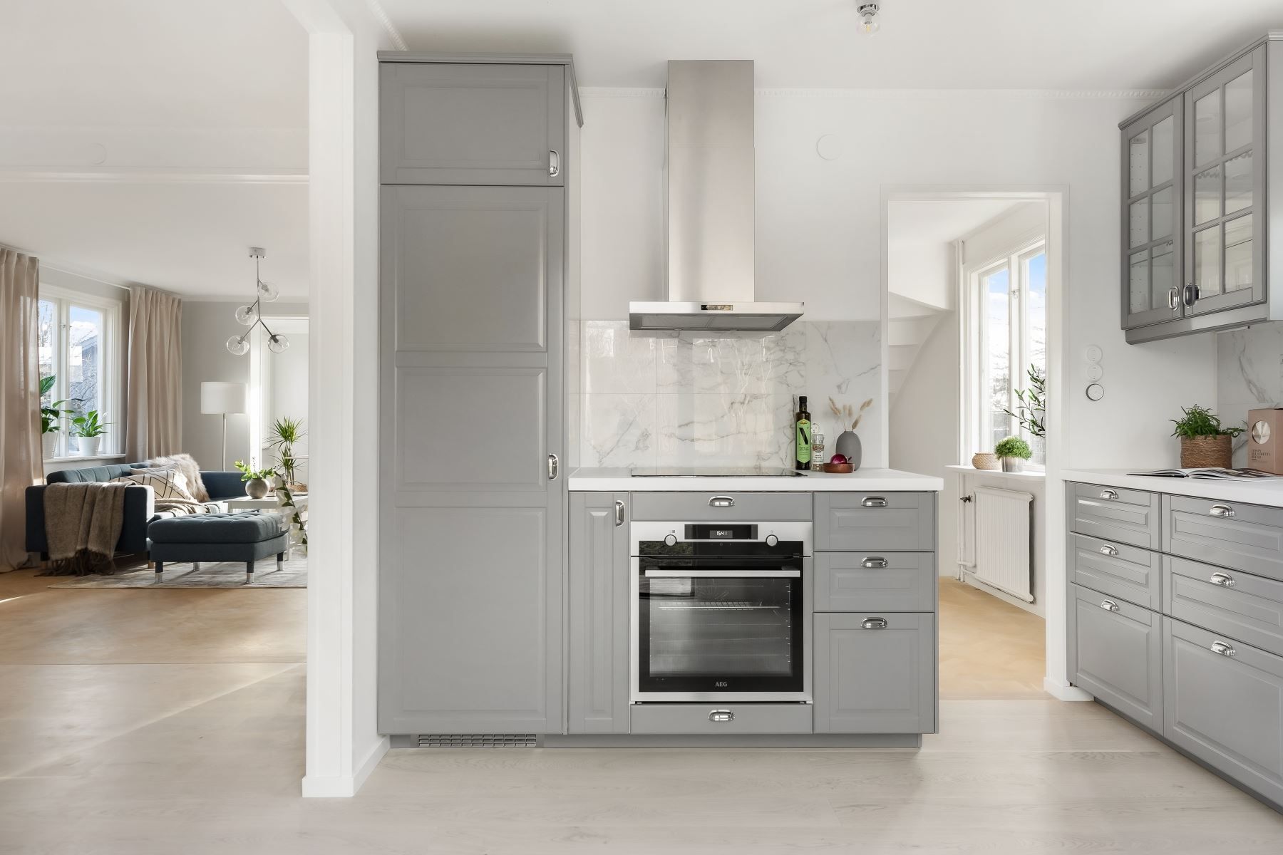 Nytt kök i öppen planlösning med sällskapsytorna