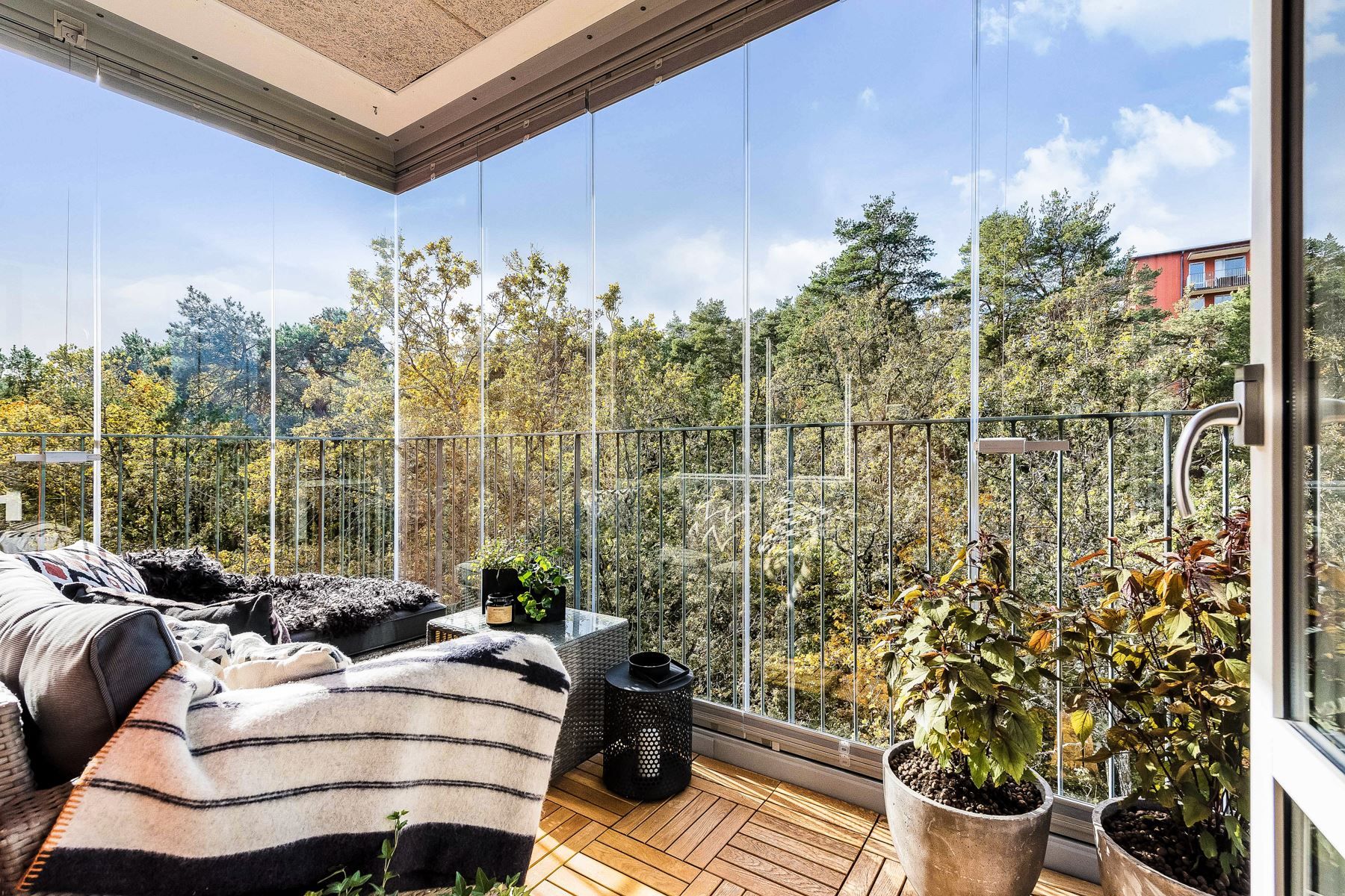 Möblerbar balkong i ogenerat läge