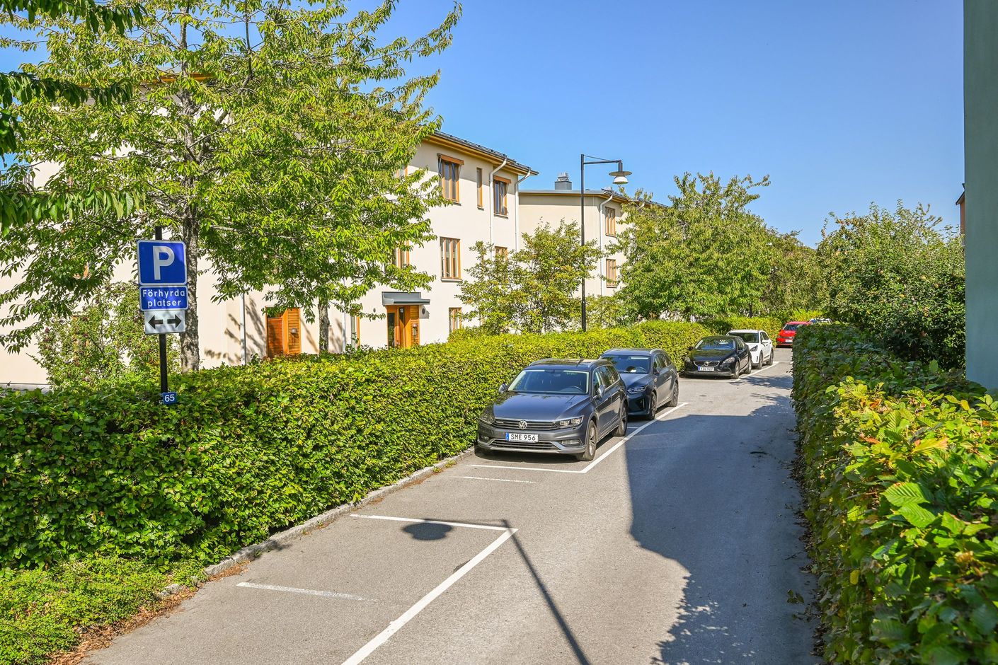 Föreningen har egna parkeringsplatser