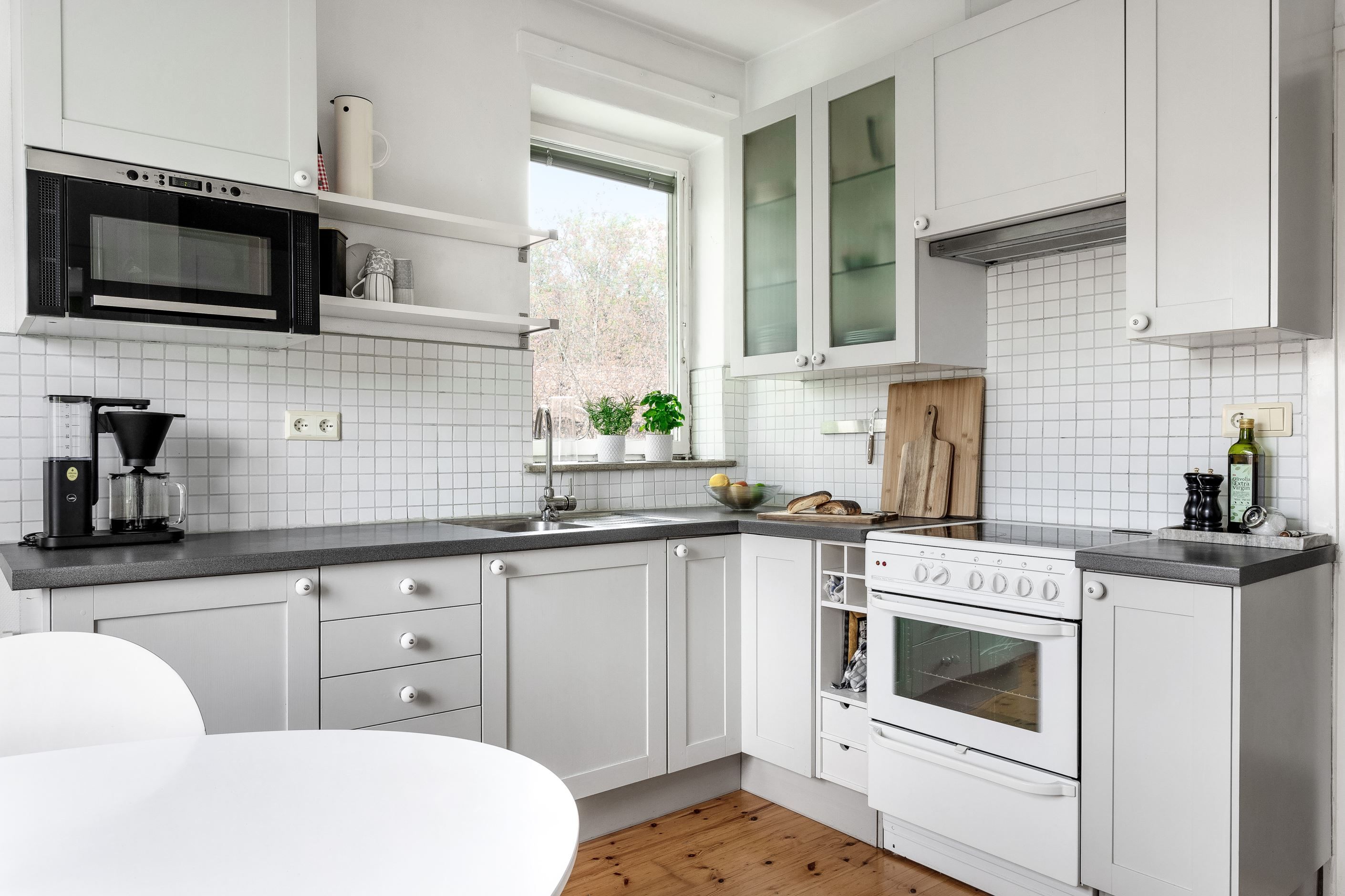 Kök utrustat med micro samt diskmaskin
