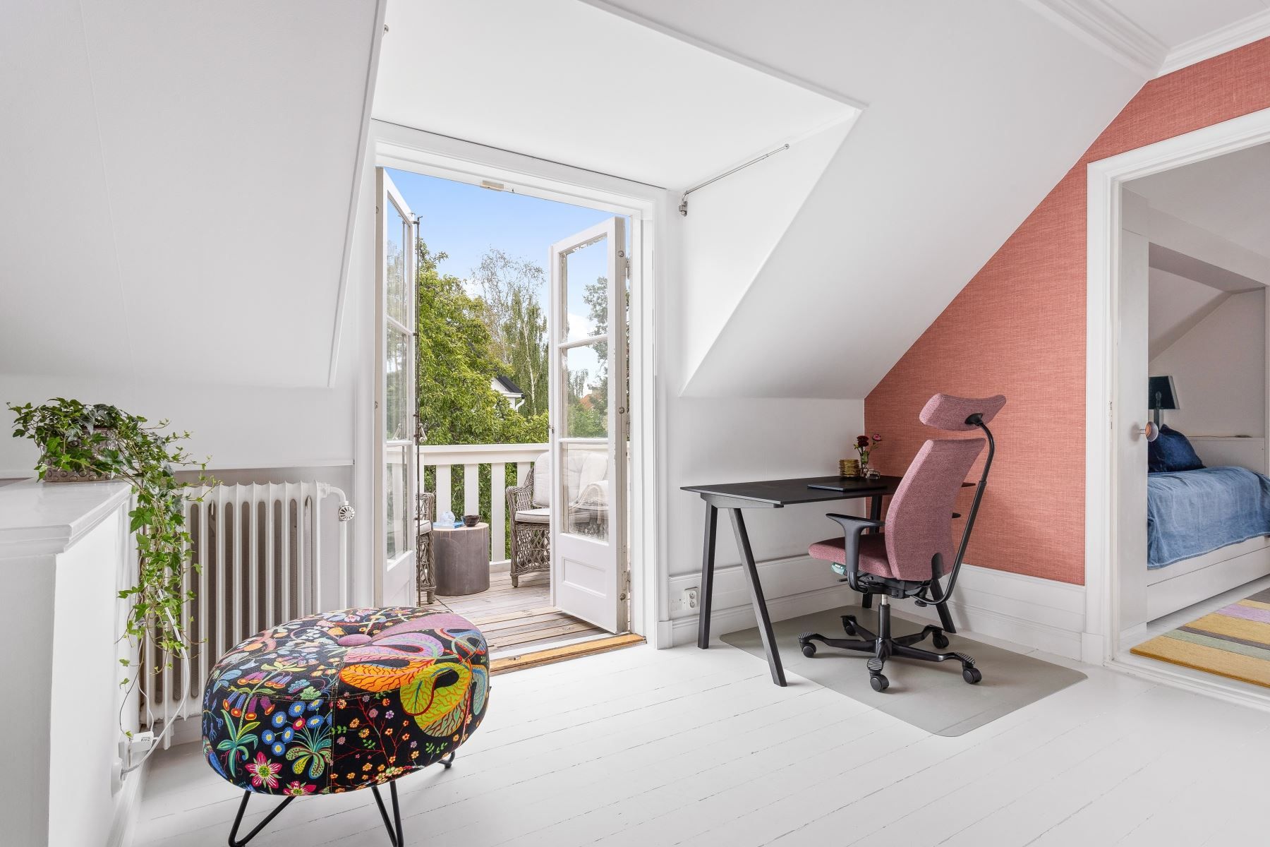 Övre hall med utgång till...