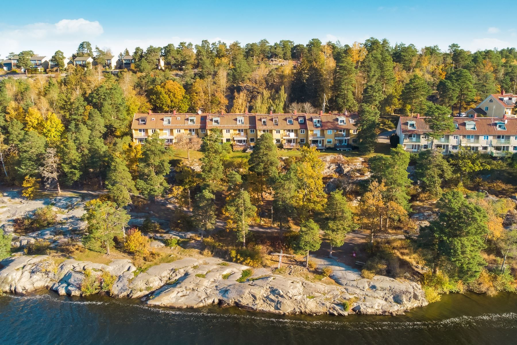 Drömläge med första parkett mot Mälaren!