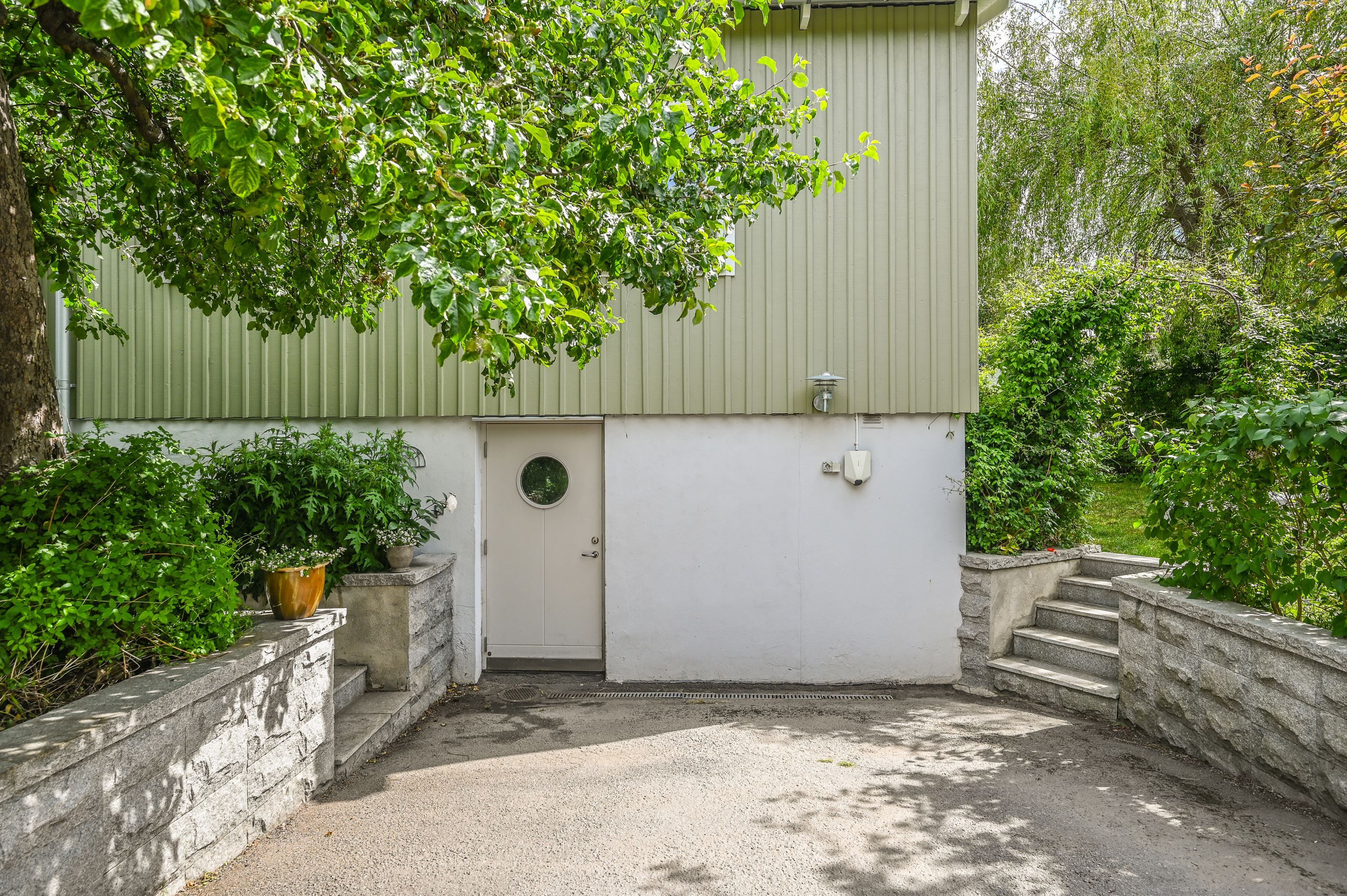 Grovingång i gamla garaget
