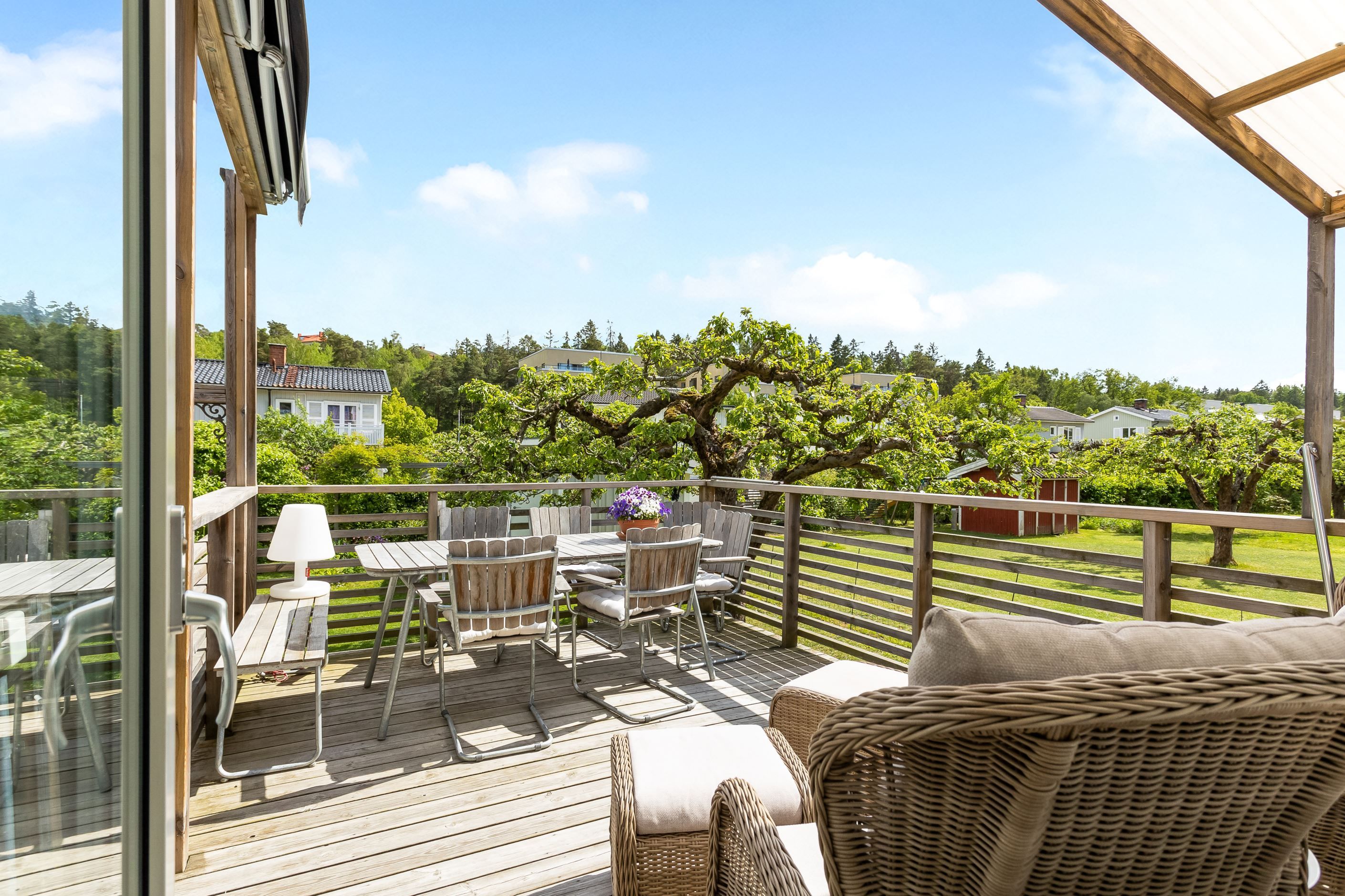 Utgång till altan från matplats