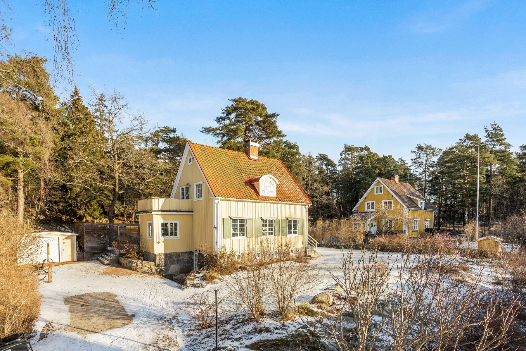 Ålstensvilla i drömläge - högt, soligt och fritt