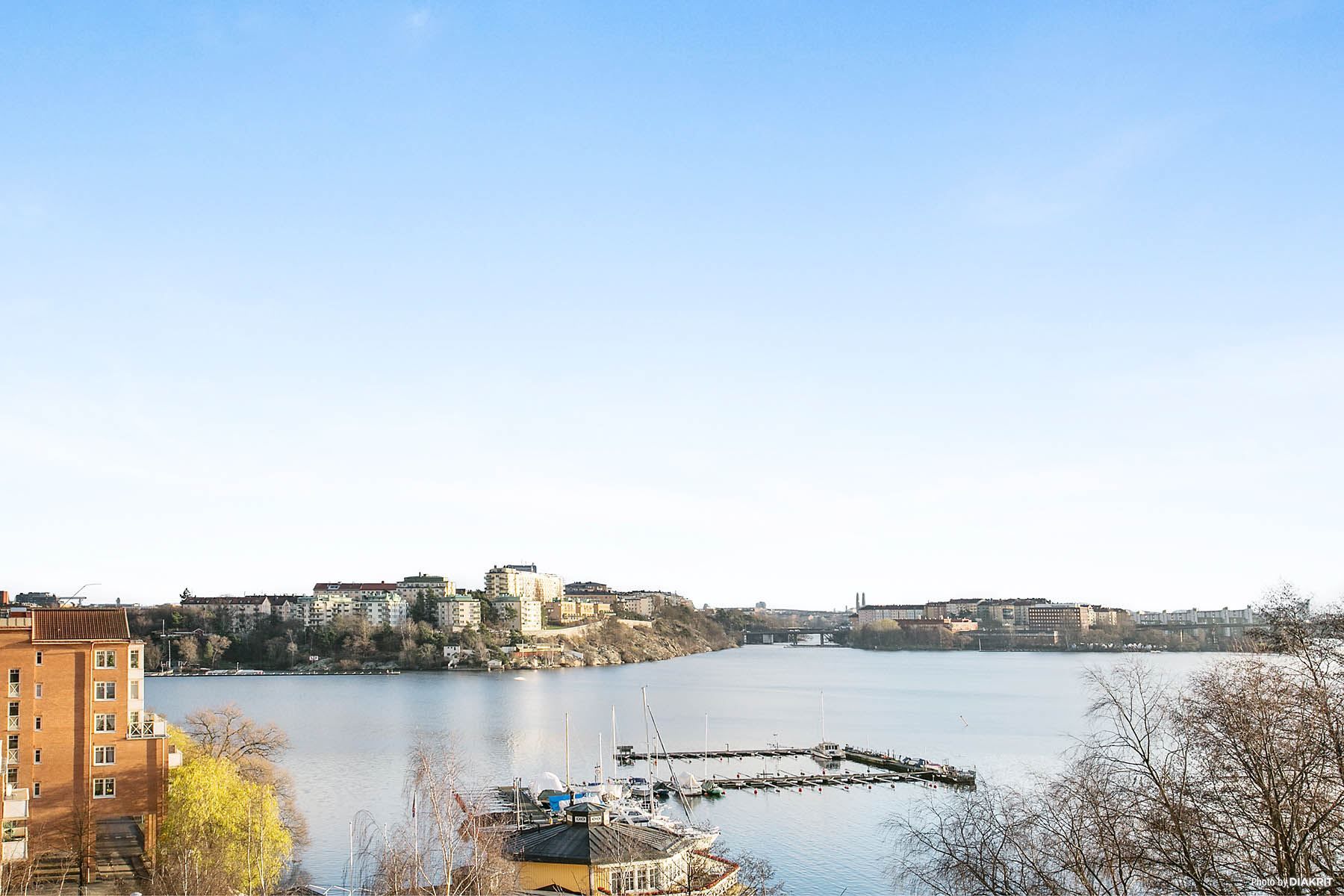 Vybild från balkong över Mälaren och Stockholm