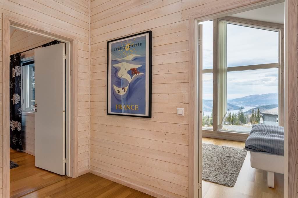 Hall mot sovrum, övre plan