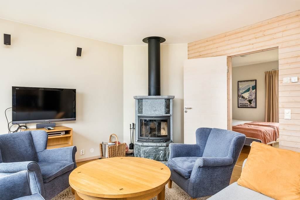 Allrum med braskamin