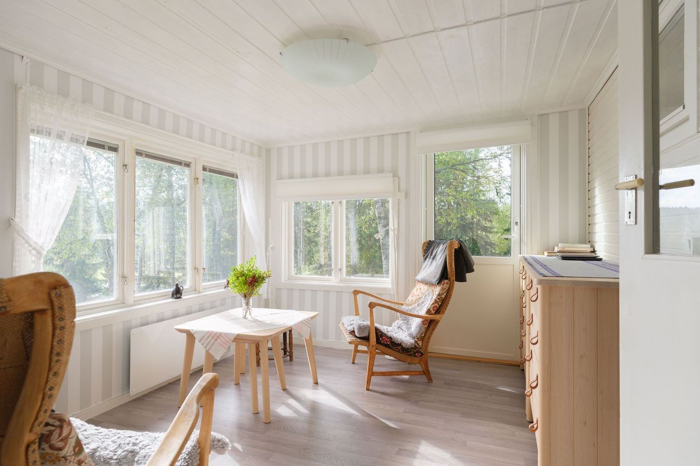 5 Nybyggt vardagsrum med utsikt över älven