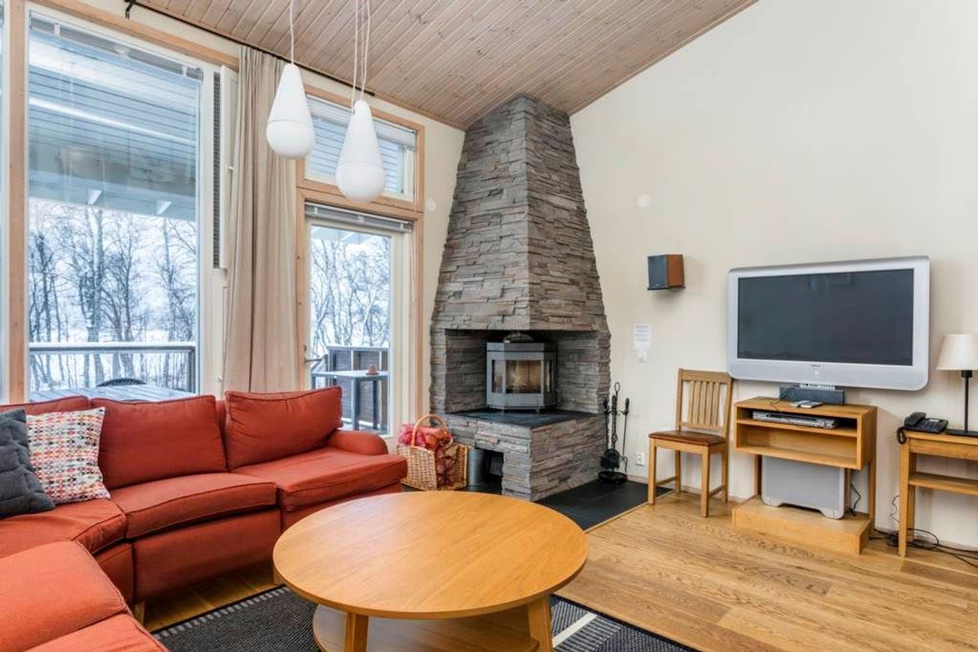 Allrum m utgång till uteplats