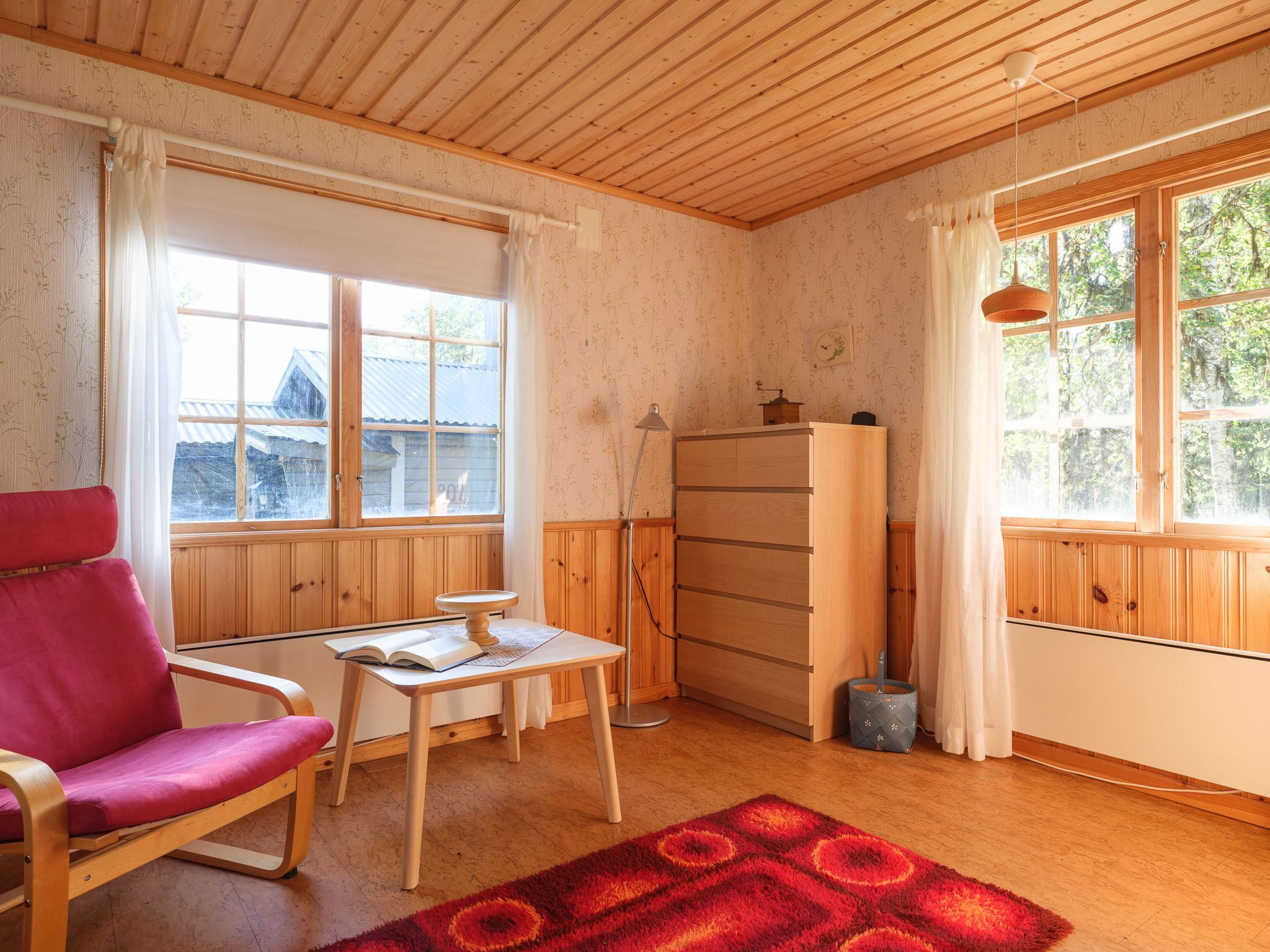 32 Vardagsrum i gäststugan