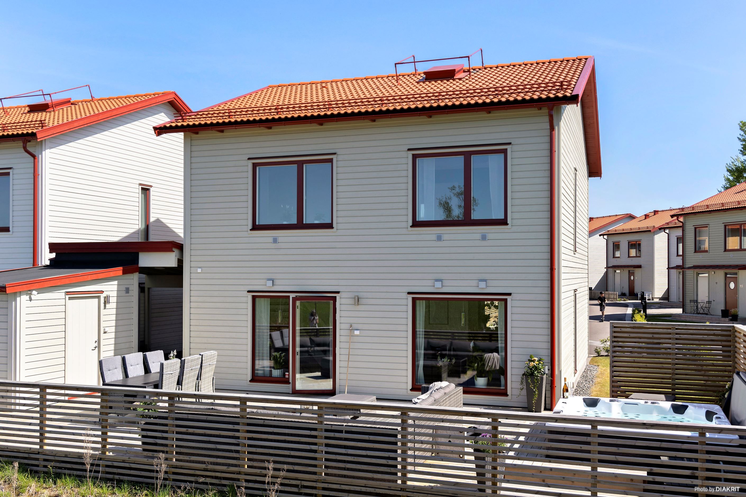 Välkomna till ett hus med massor av nyskickskänsla.