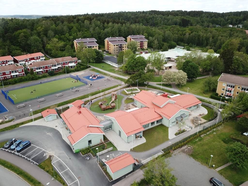 Nybyggda förskolan på bekvämt gångavstånd.