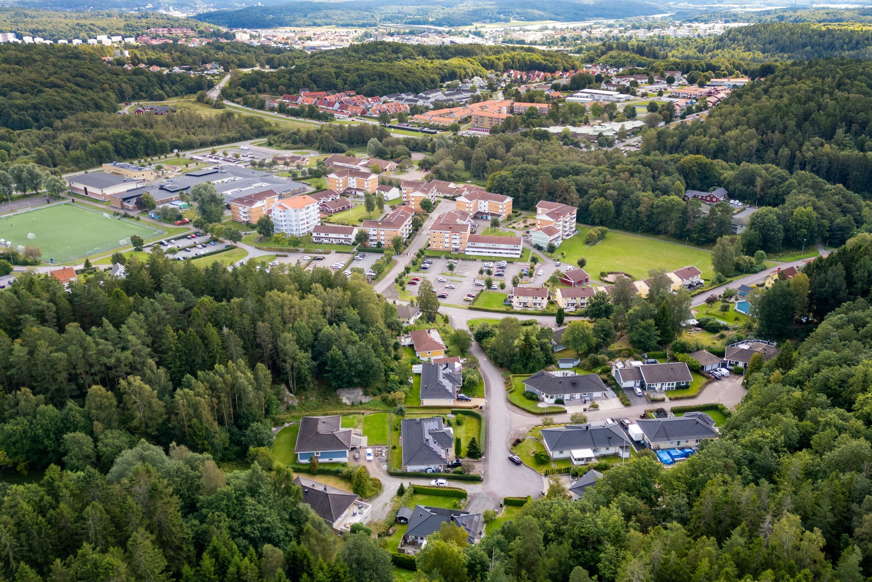 I underbara Olseröd finns direkt närhet till förskolor, skolor, naturen, kommunikationer mm.