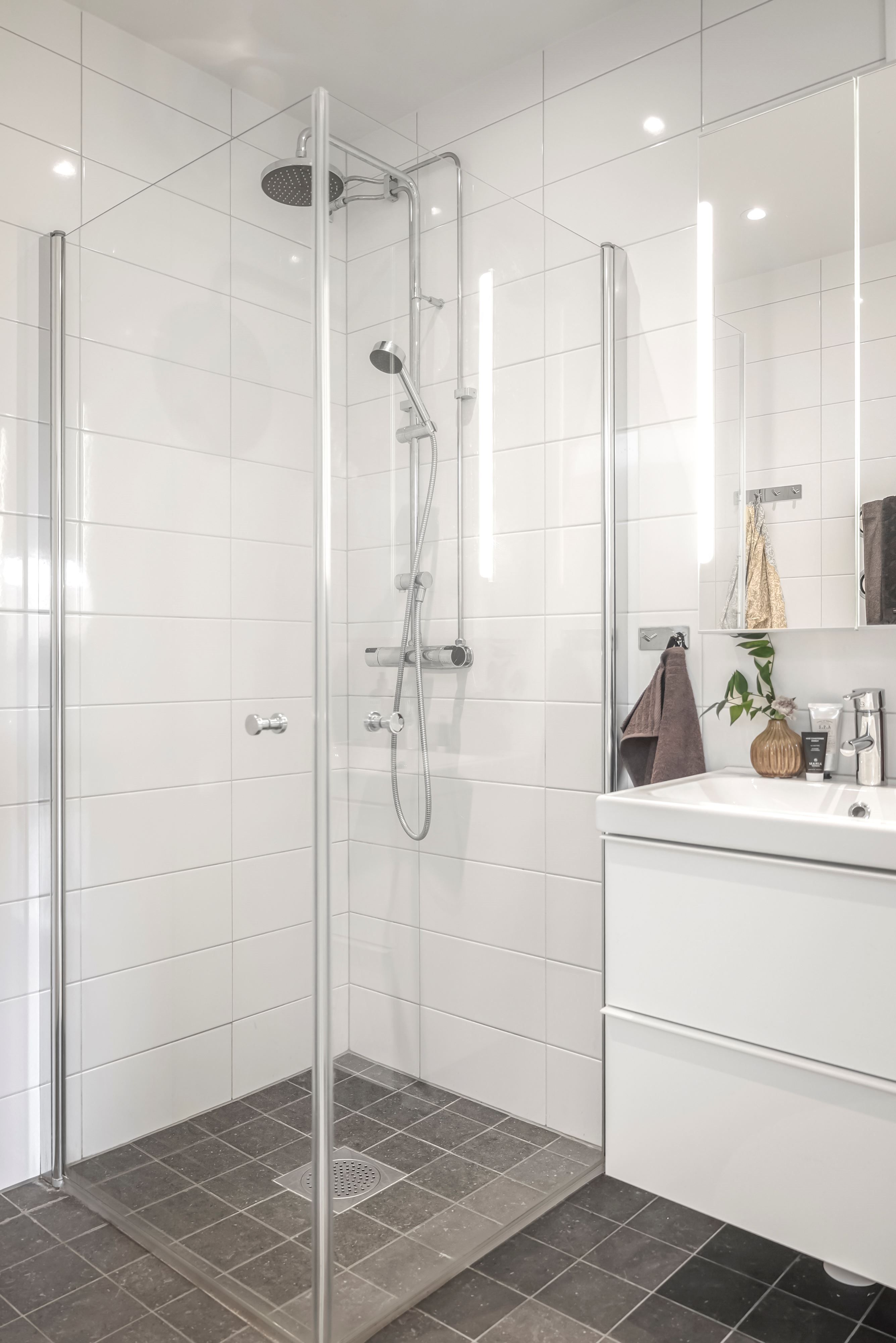 Även här finner ni stilrena färg och materialval.