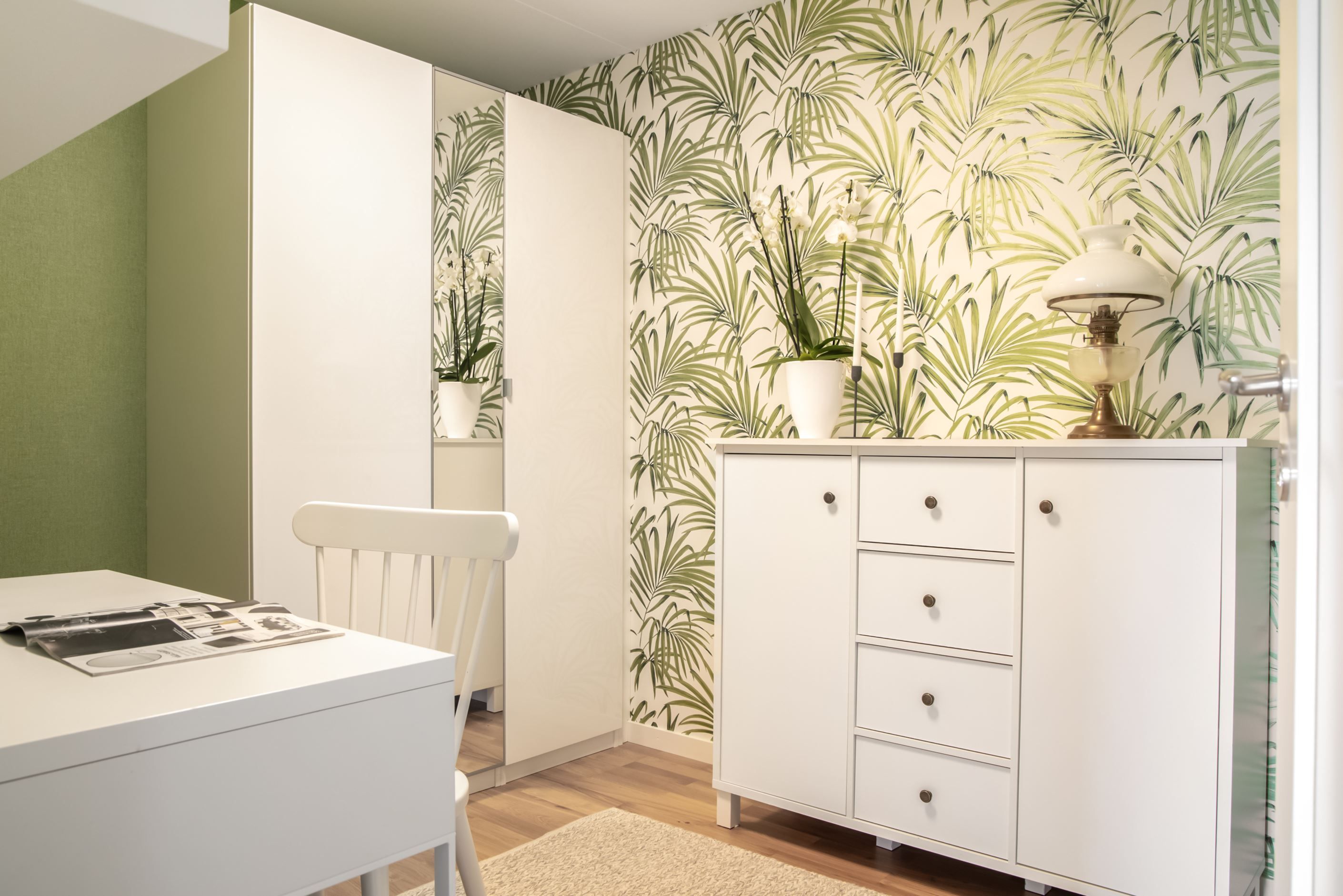 Halvrummet på nedre plan är idag hemmakontor.