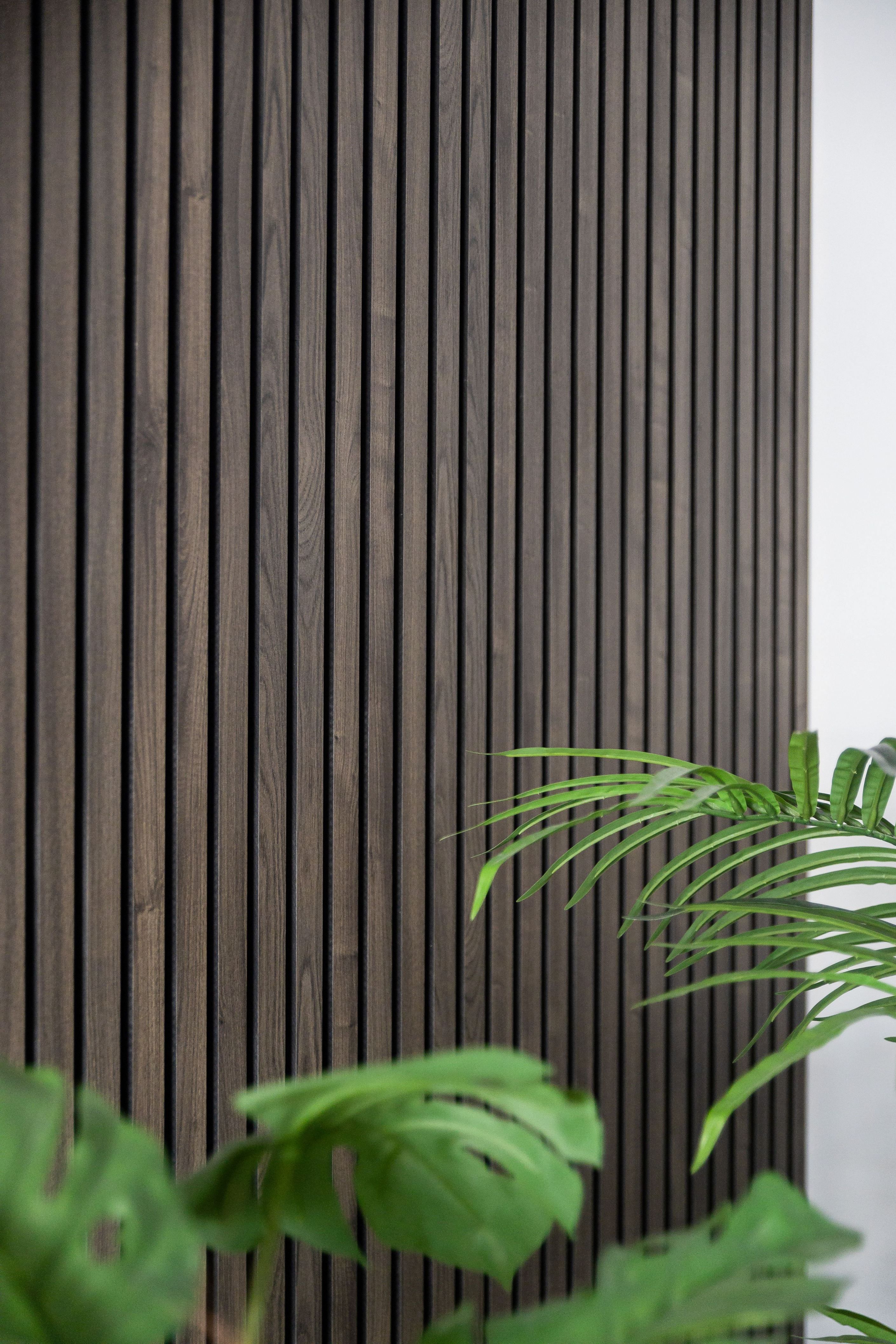 Akustikpanelen ger en lyxig hotellkänsla.