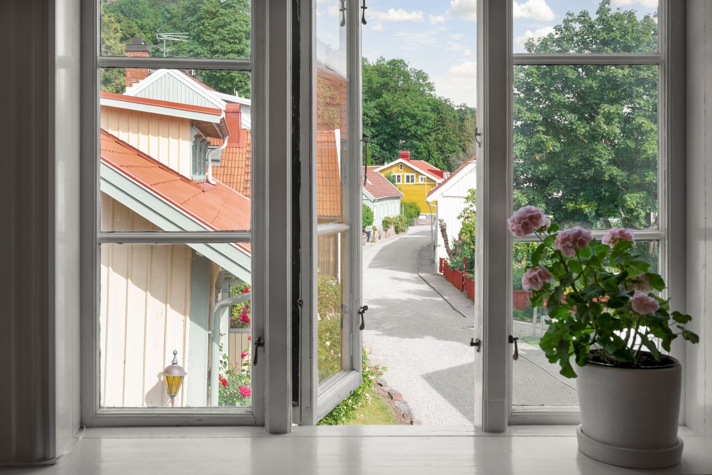 Utsikt från kontoret mot Västra gatan.