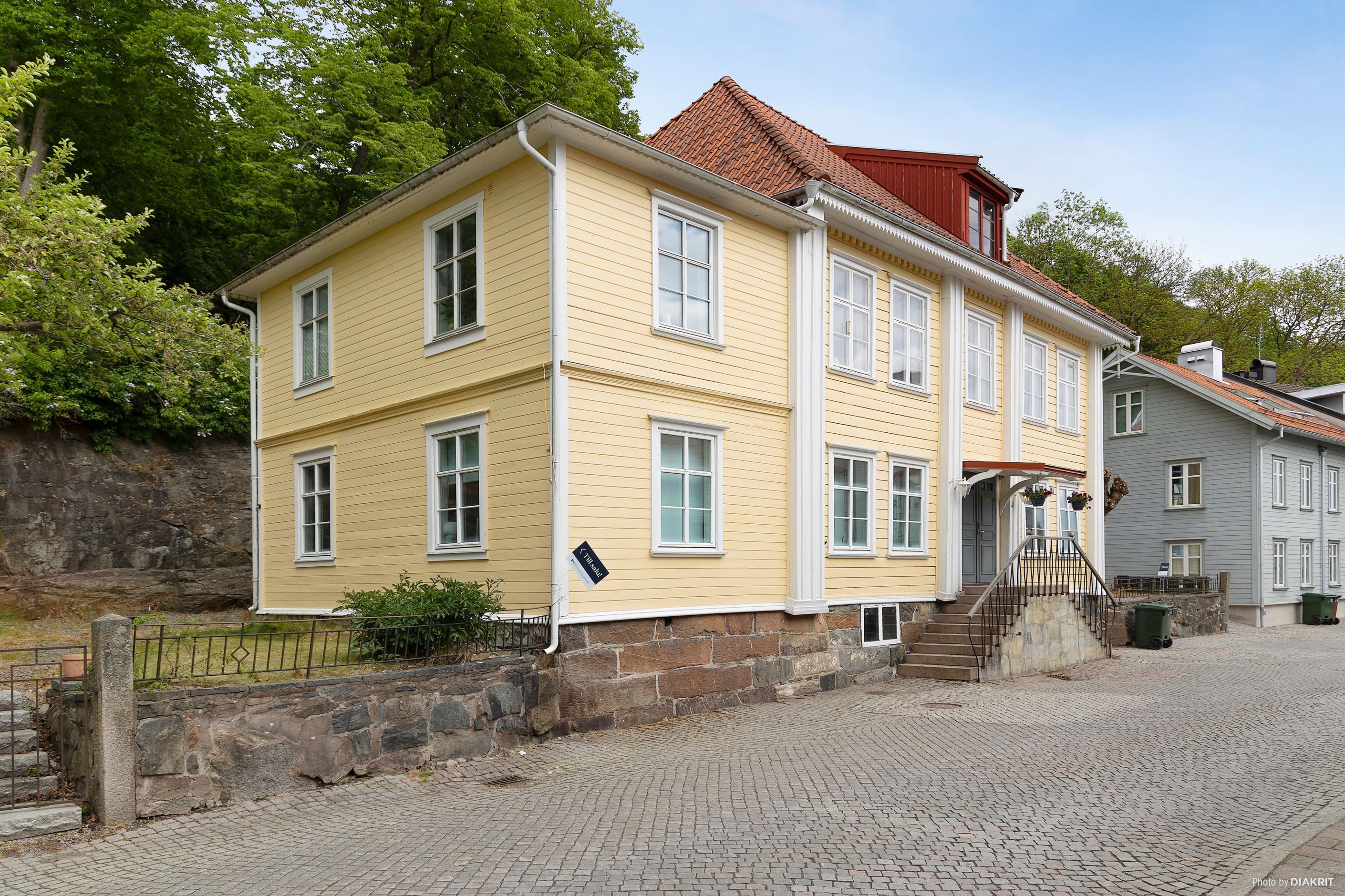 Välkomna till ett hus som många känner igen.