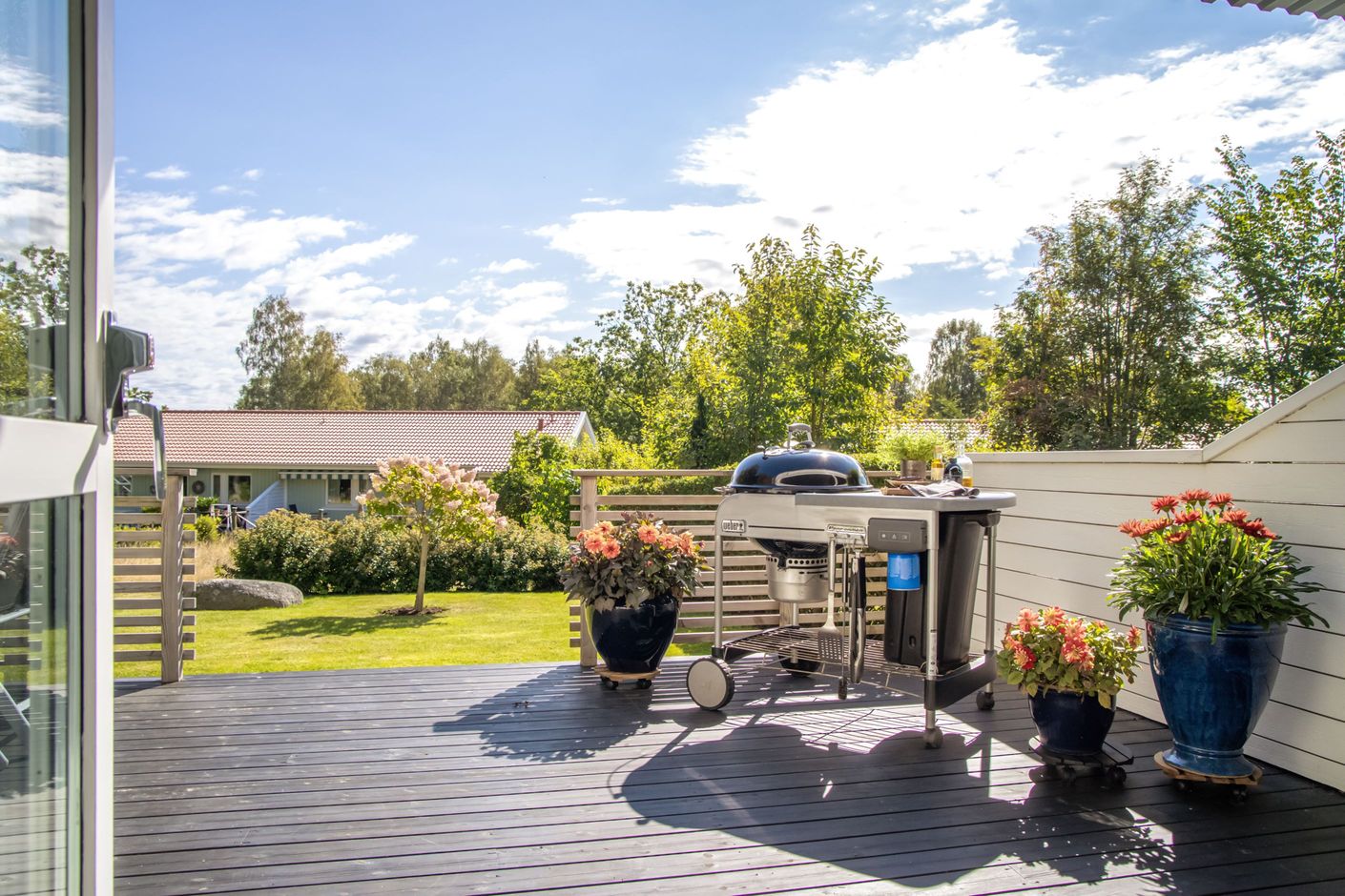 Välkomna till ett härligt läge i natursköna Grinden.