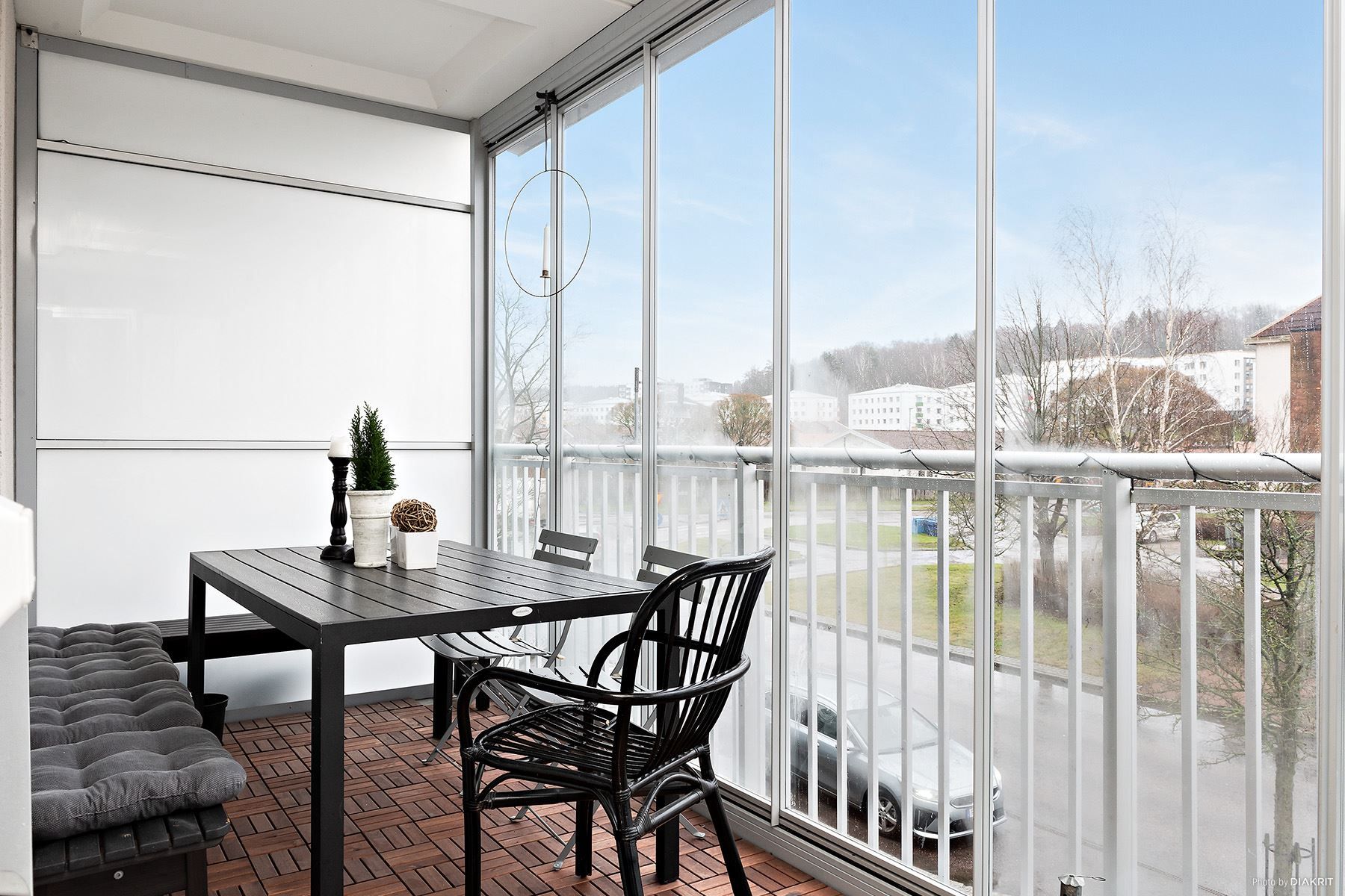 Här finns plats för matgrupp och loungegrupp.