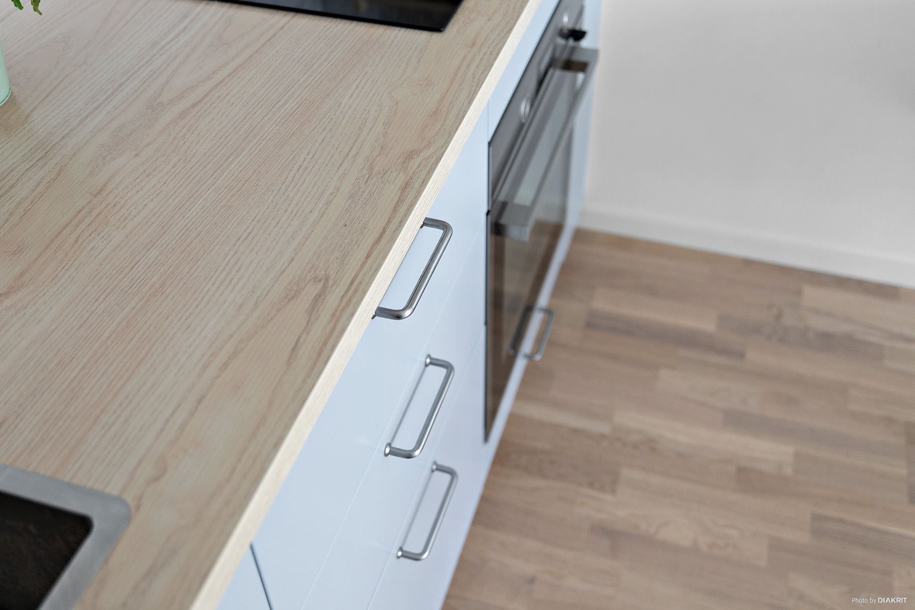 Stilrena och moderna färg och materialval.