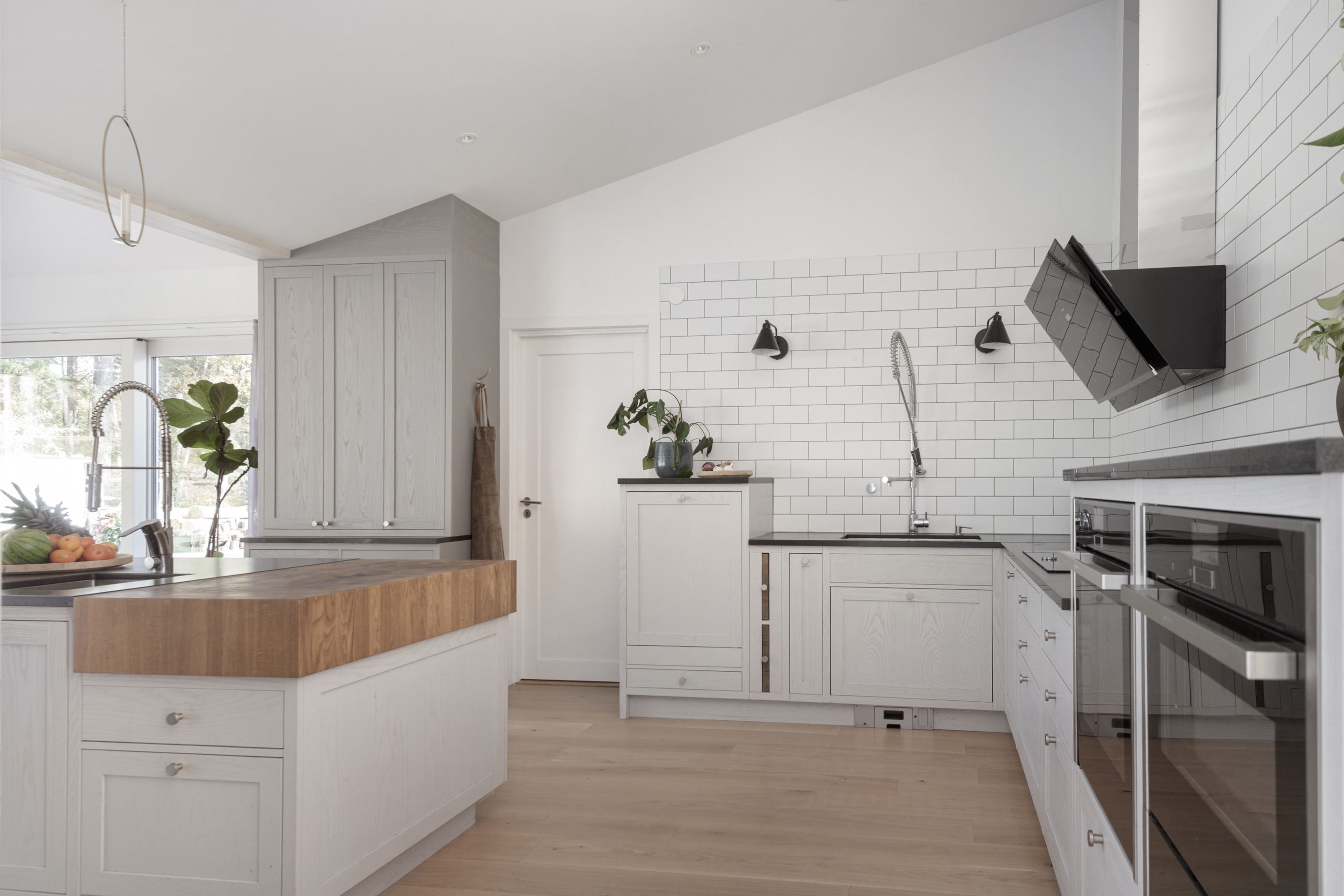 ...antingen att laga mat eller...