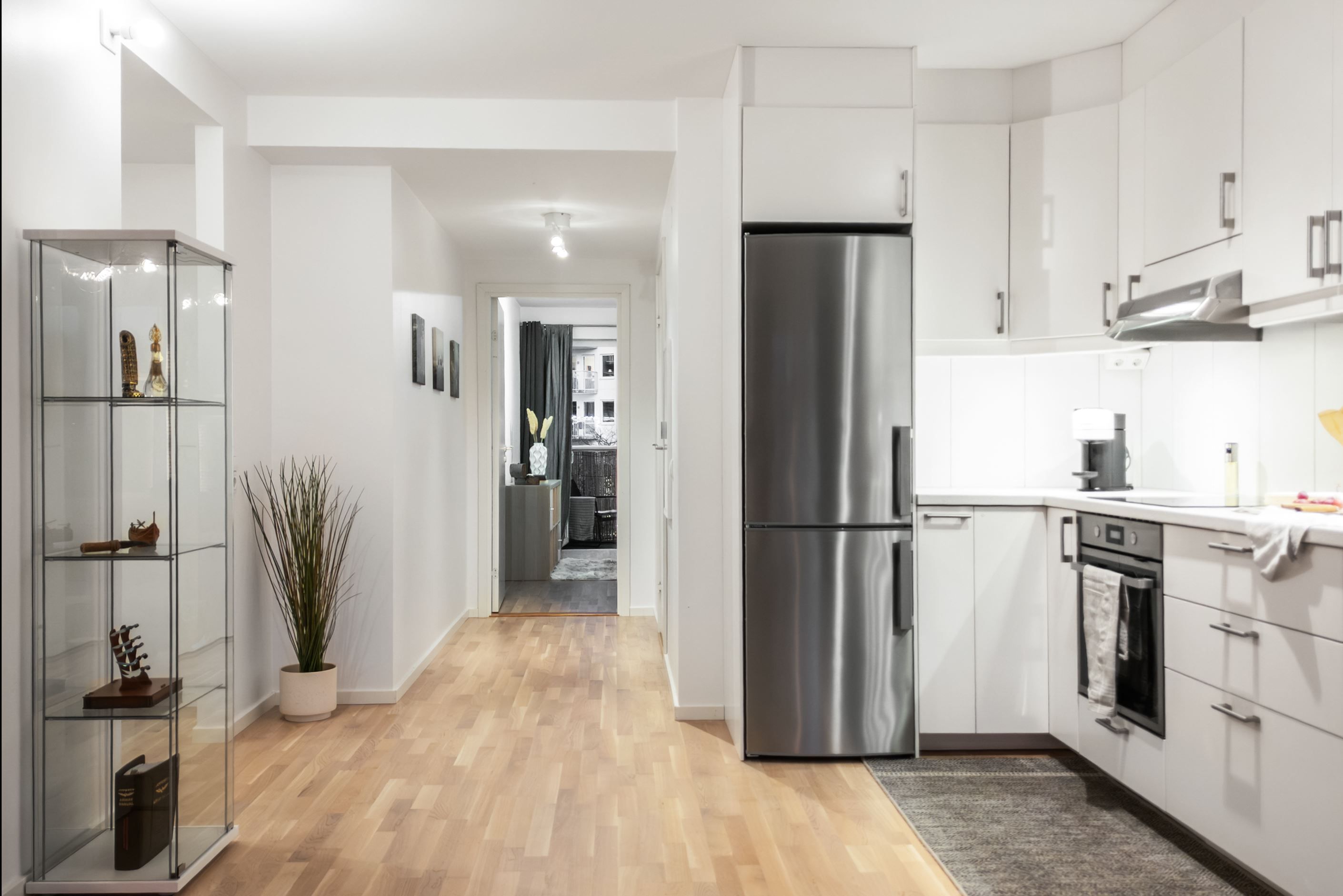 Genomgående ljusa väggar och fina golv.