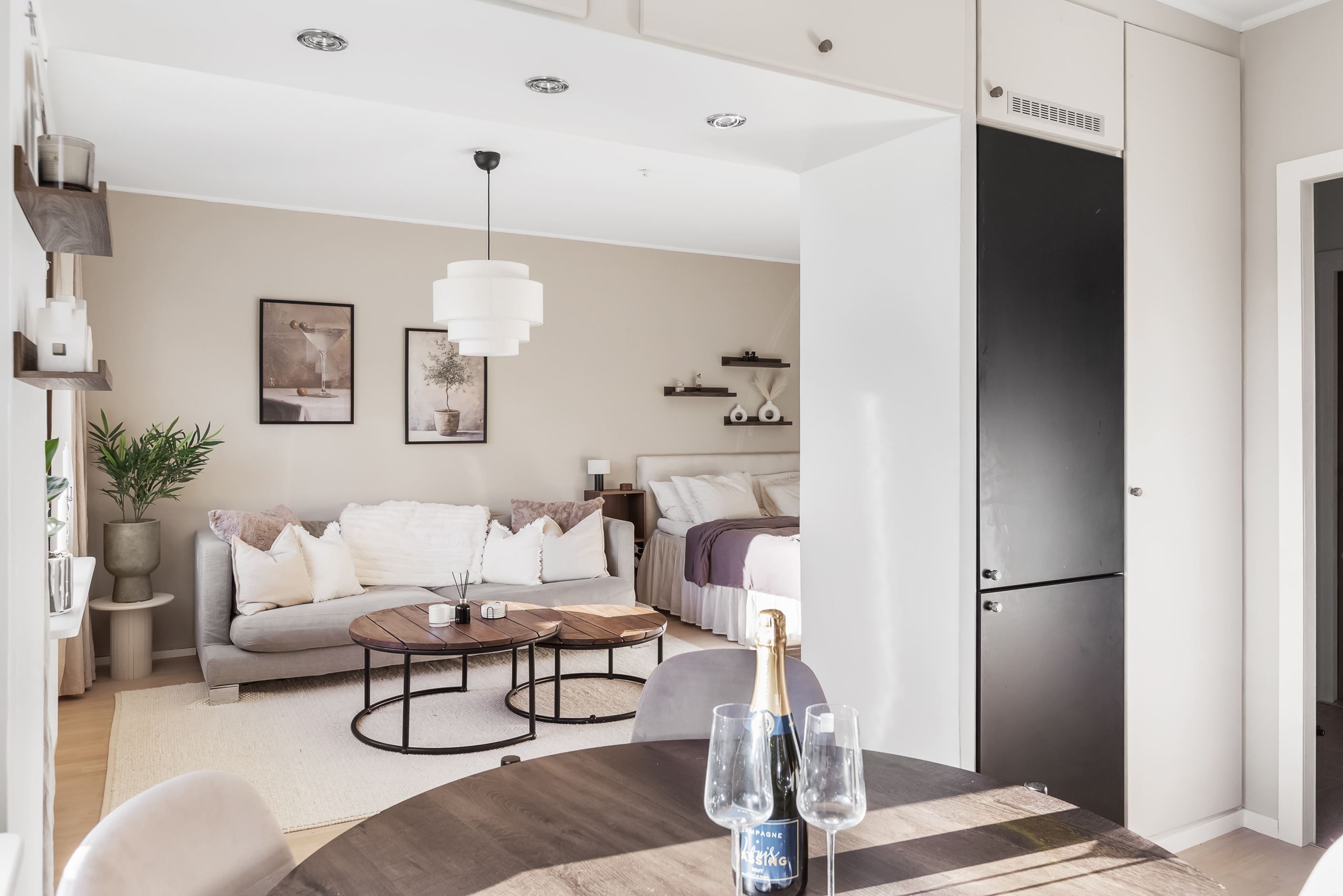 En halvöppen härlig planlösning mot vardagsrummet.