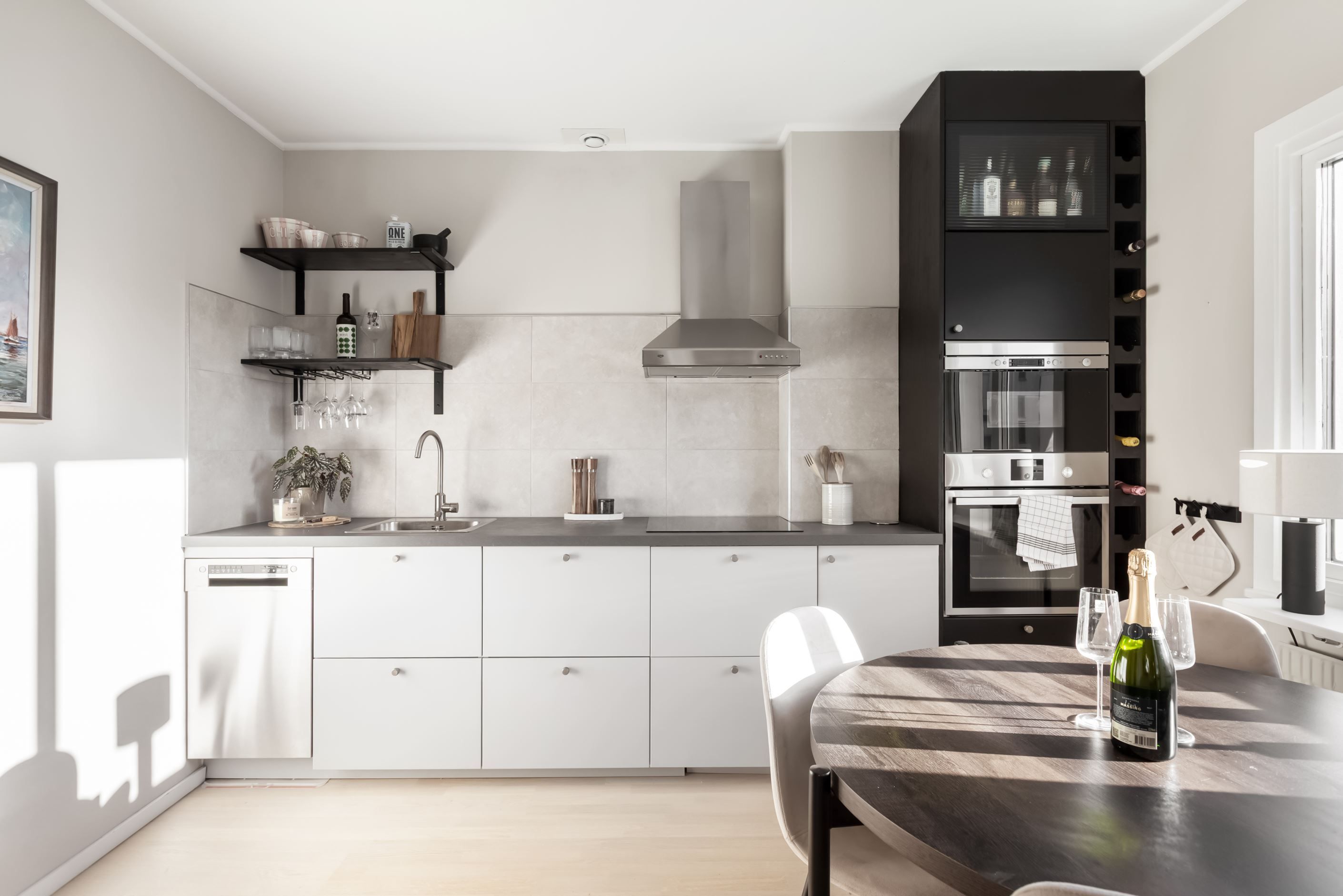 Kanonfint kök som renoverats 2025.