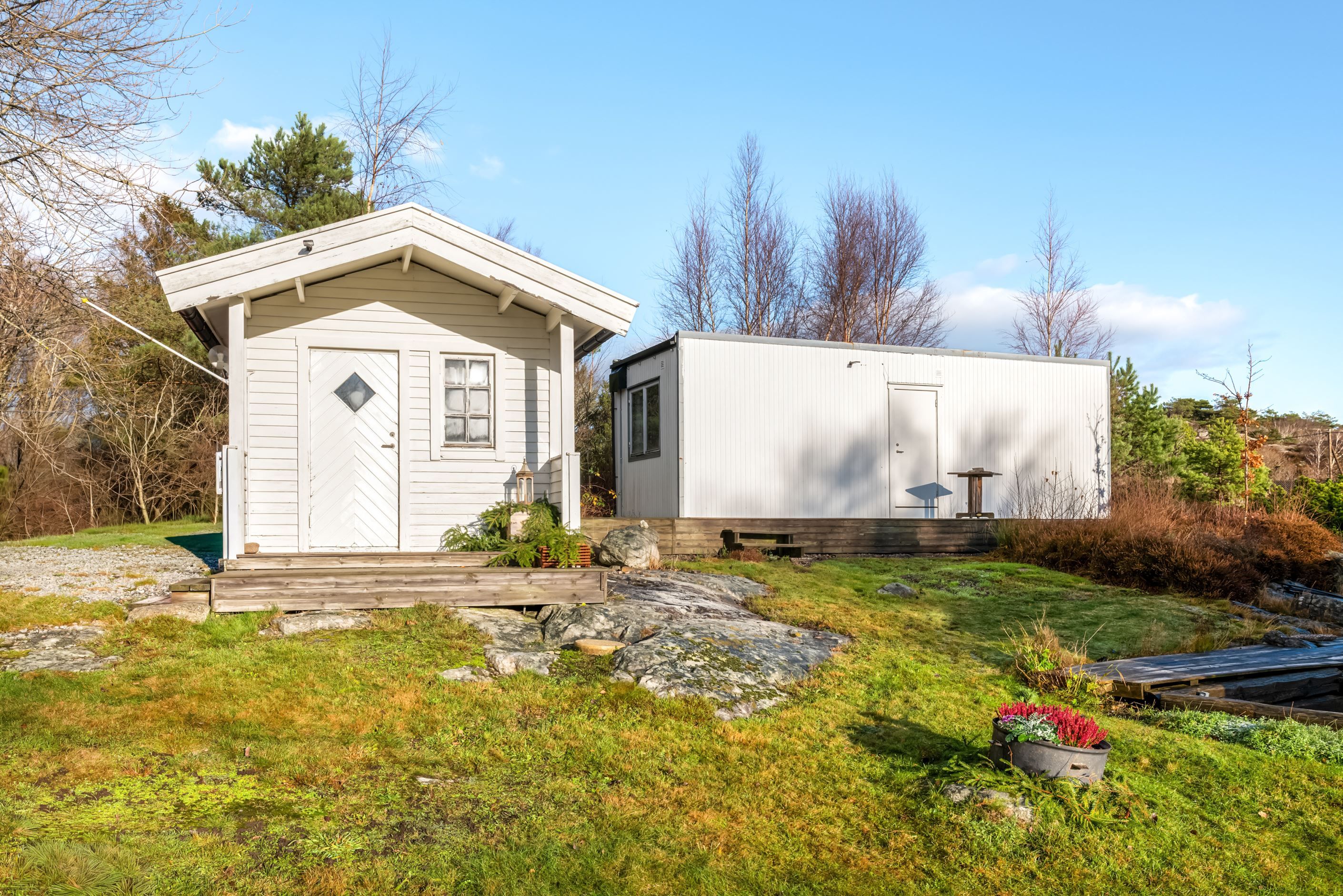 Båda gäststugorna.