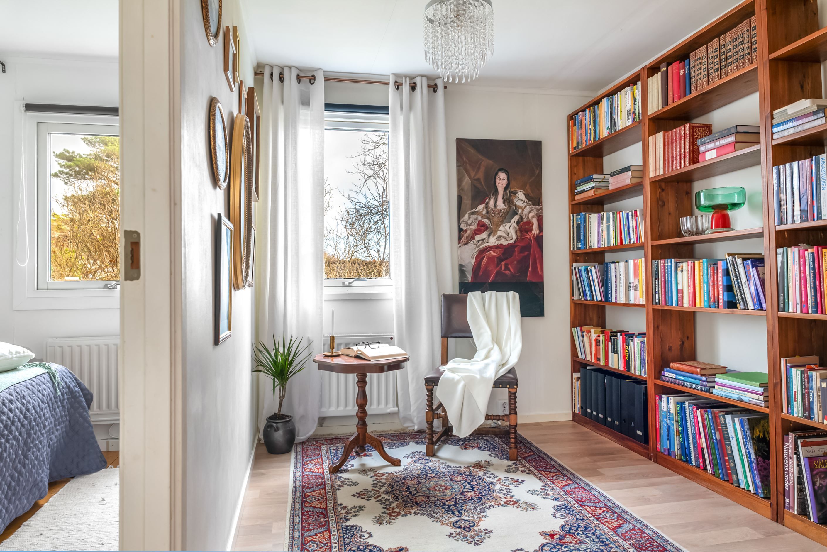 Sovrum två i stora huset.