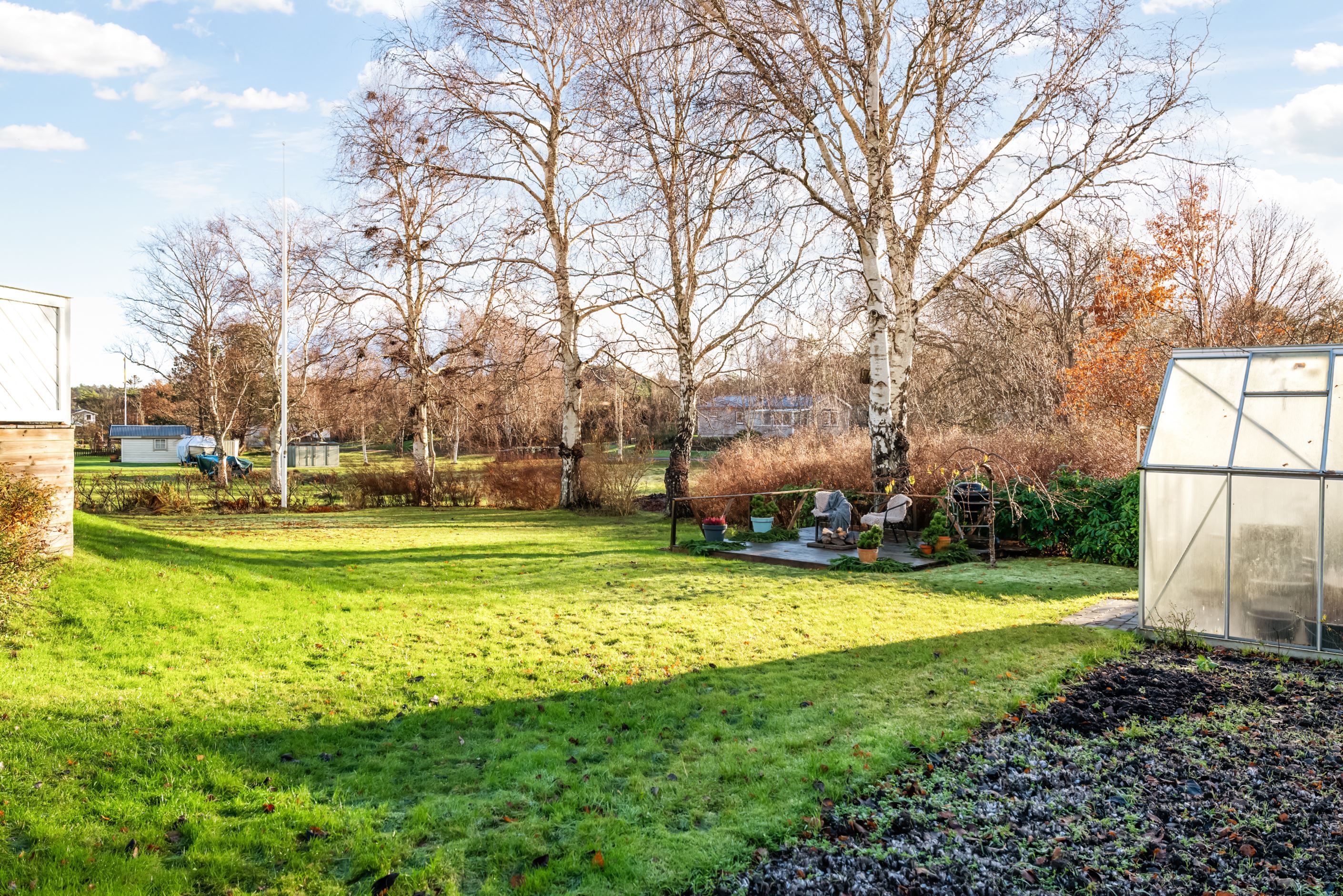 Här finns utrymme för barnen att spela fotboll...