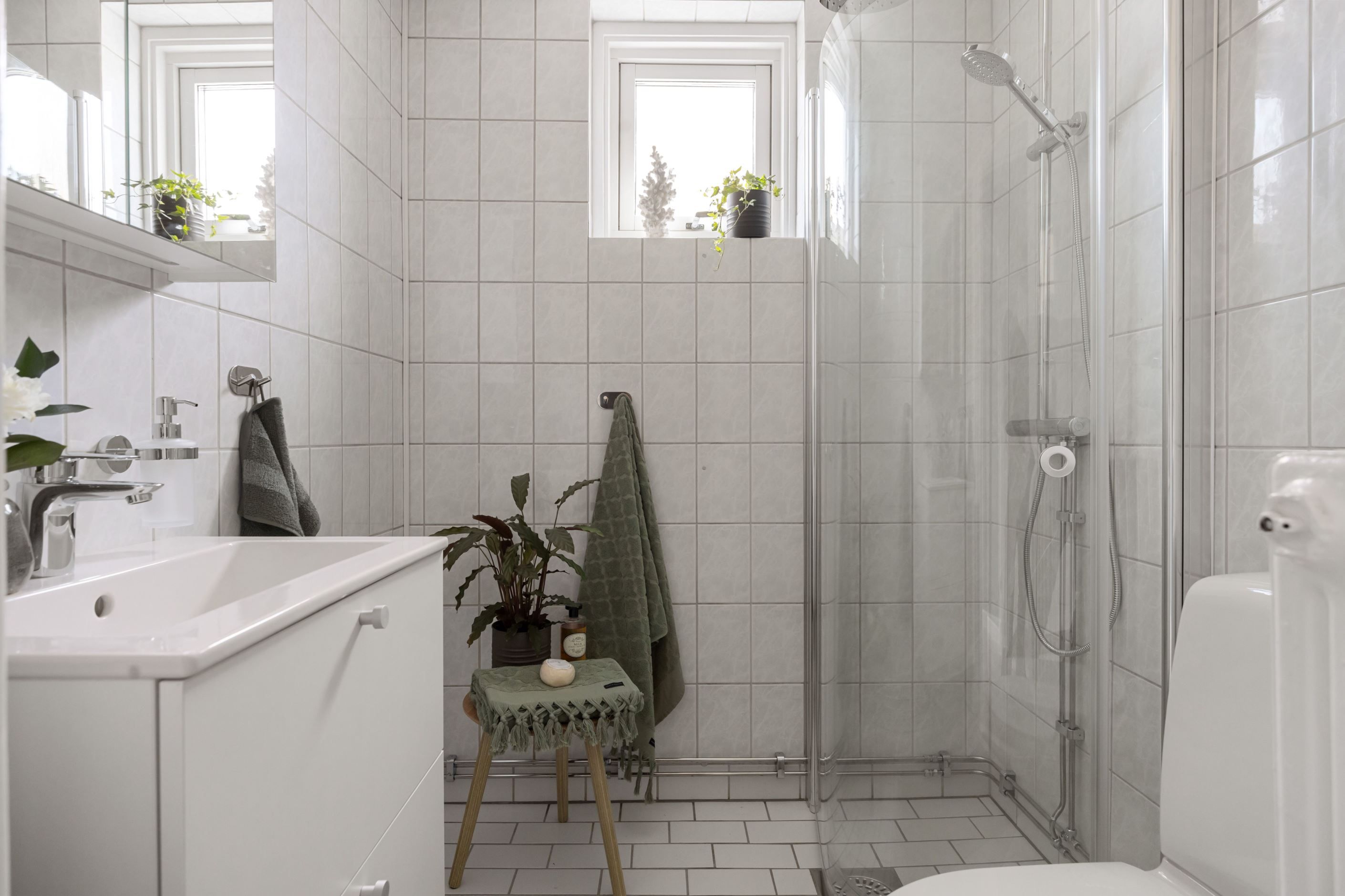 Fräscht badrum med dusch