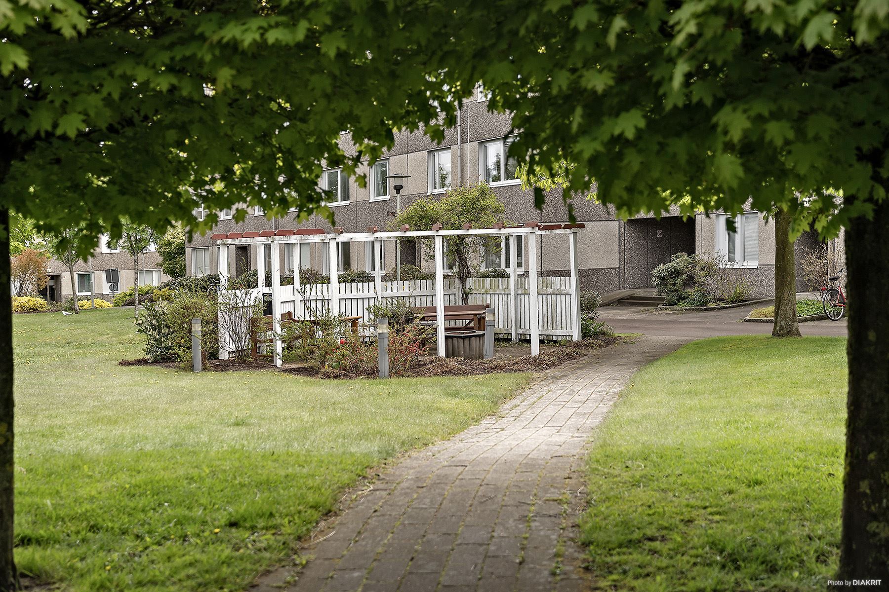 Grillplatserna på innergården är perfekt varma sommarkvällar.