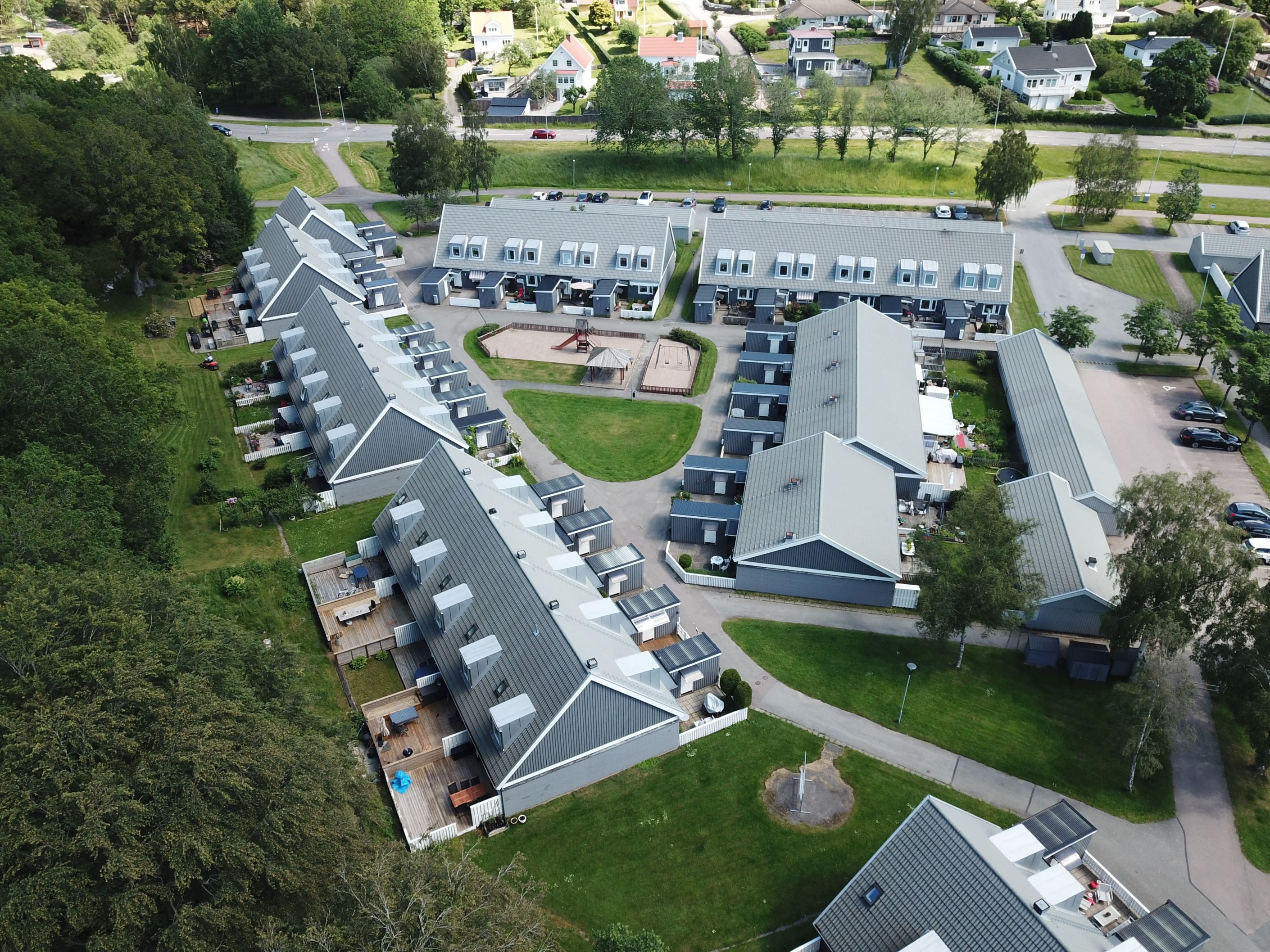 Privat gavelläge mot skogen.