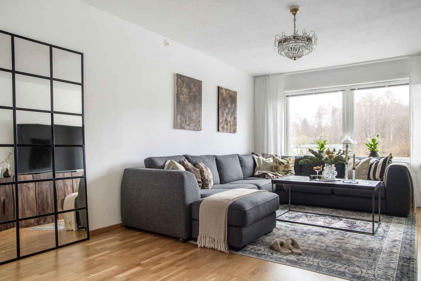 Ni finner ett rymligt vardagsrum.