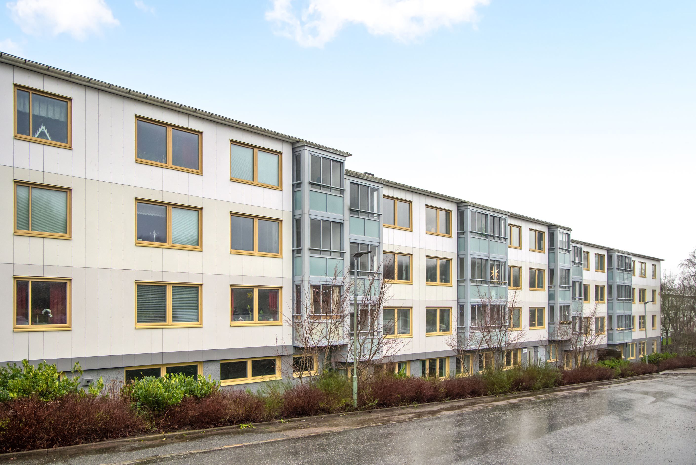 Föreningen har nyligen fått nya fasader och fönster.