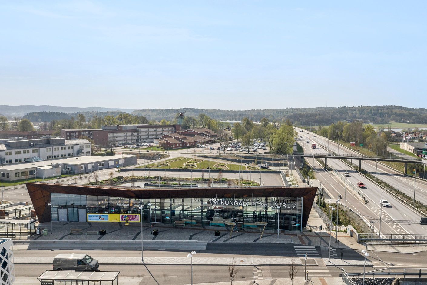 Resecentrum ger riktigt bra pendlingsmöjligheter.