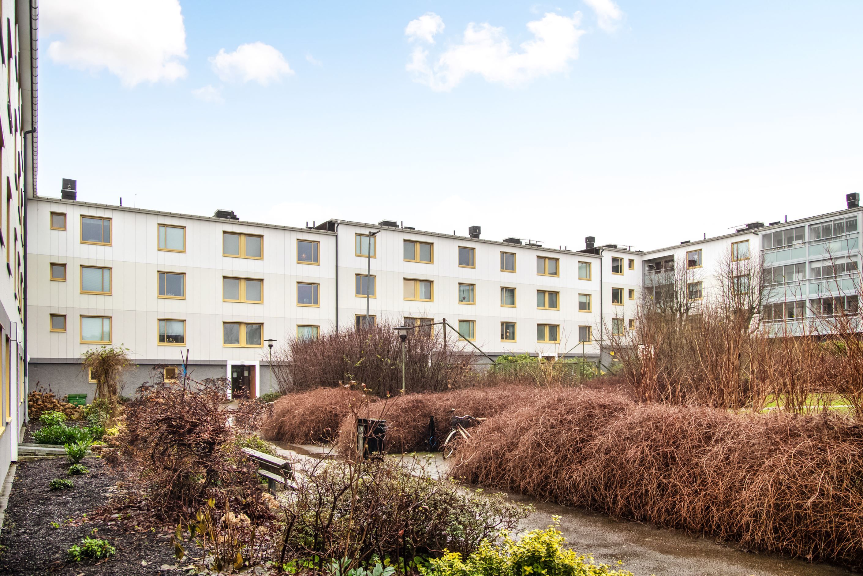 Föreningen har stora innergårdar.