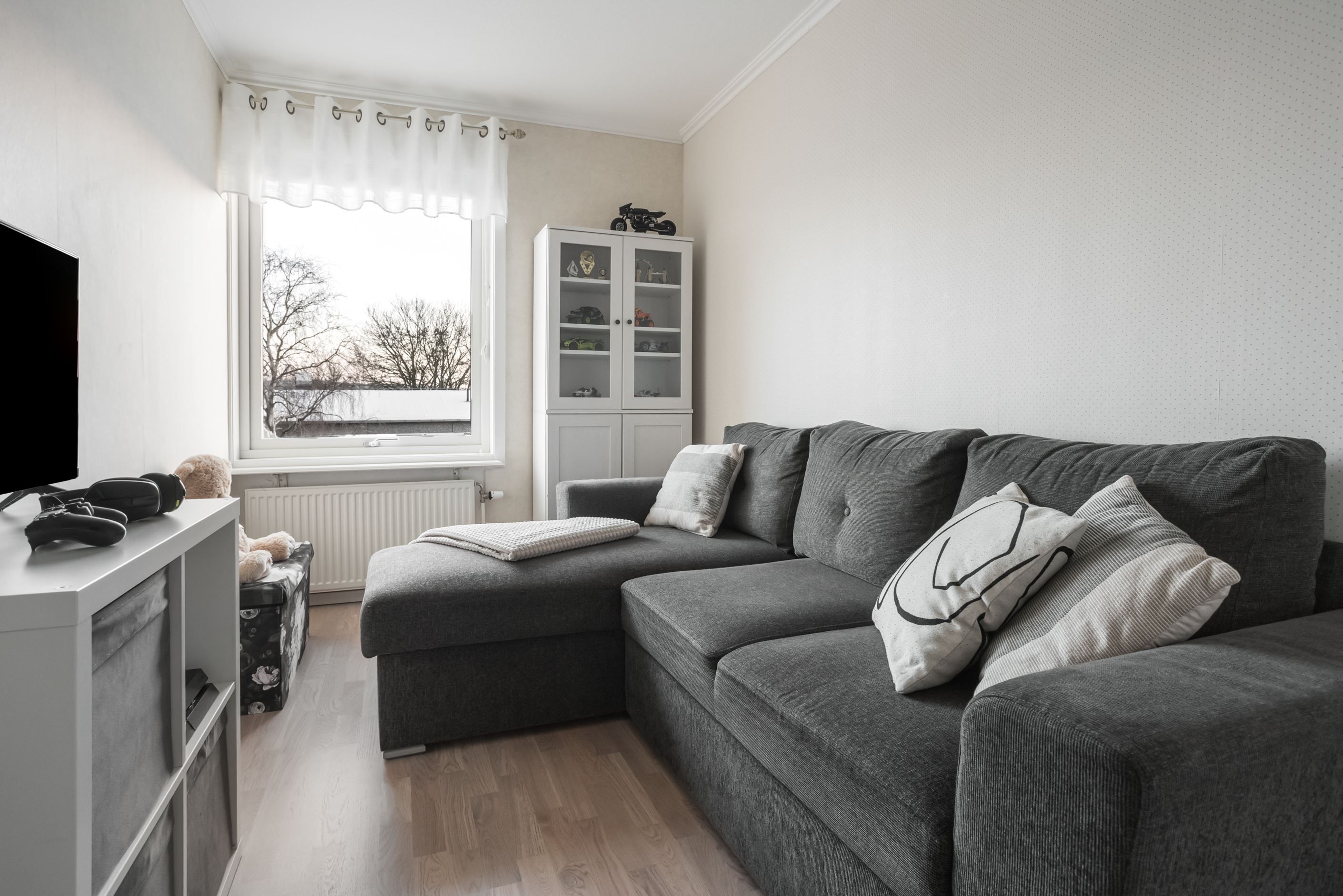 Nästa sovrum kan med fördel bli TV rum.