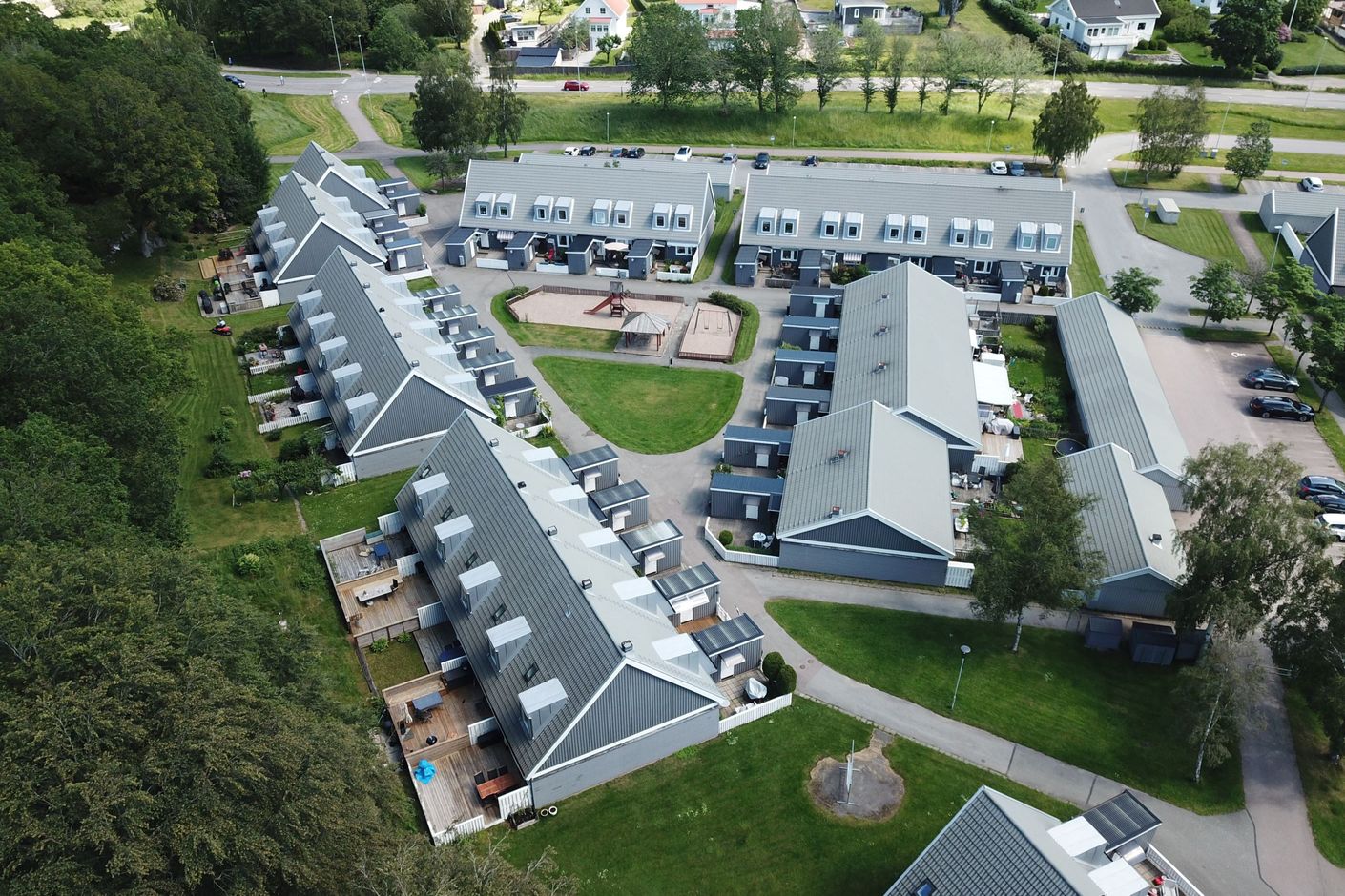 Brf Jordliden har hus i mycket bra skick.