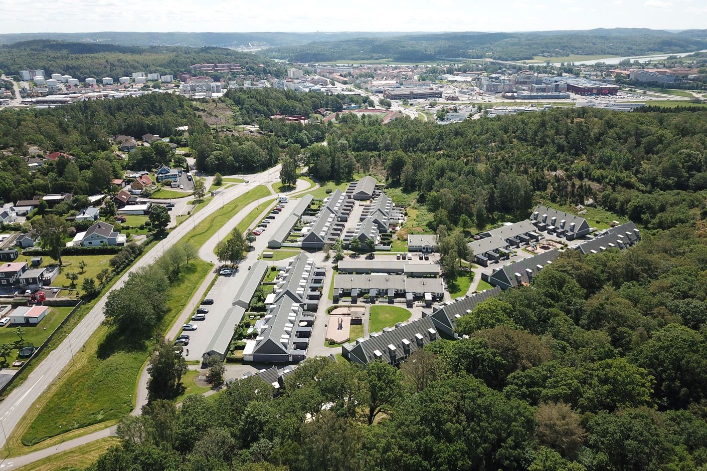 Välkomna till ett centralt läge med närhet till naturen.